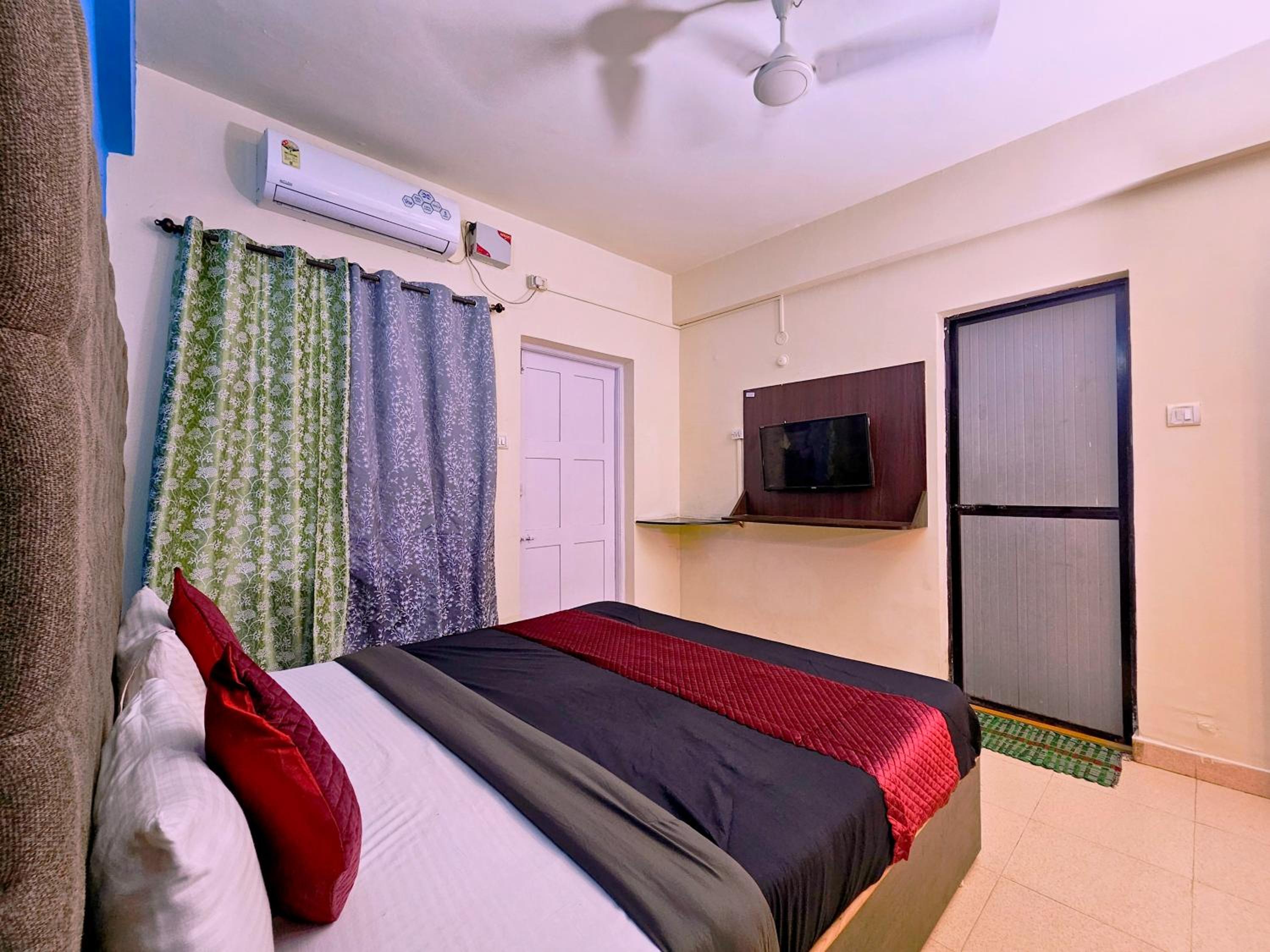 Standard King Room photo 1