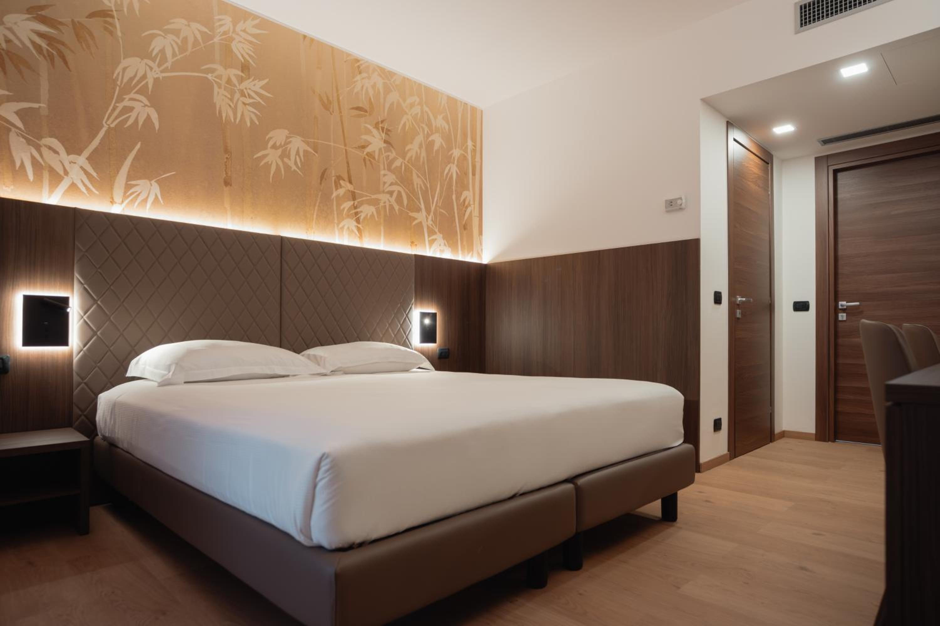 Deluxe Room - Photo 1