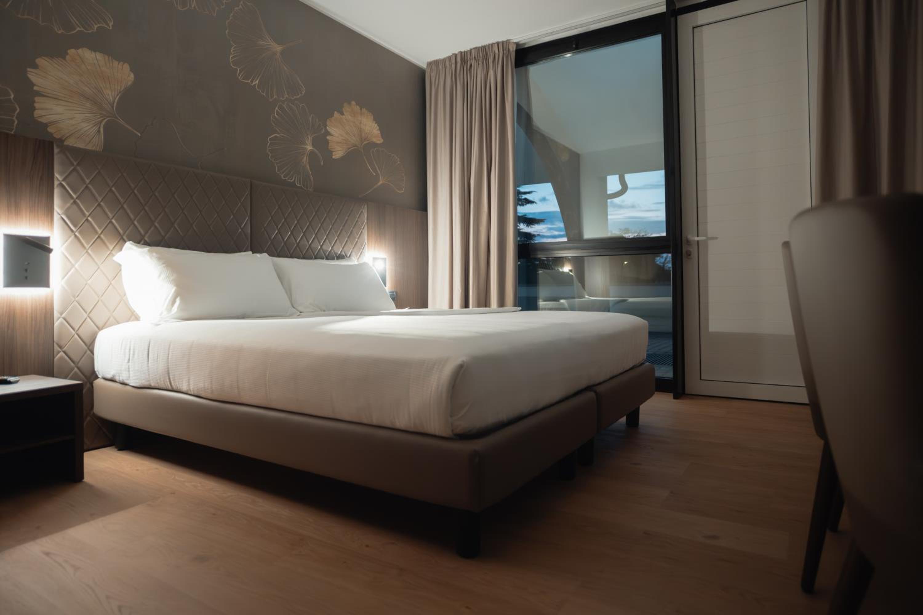 Deluxe Room - Photo 5