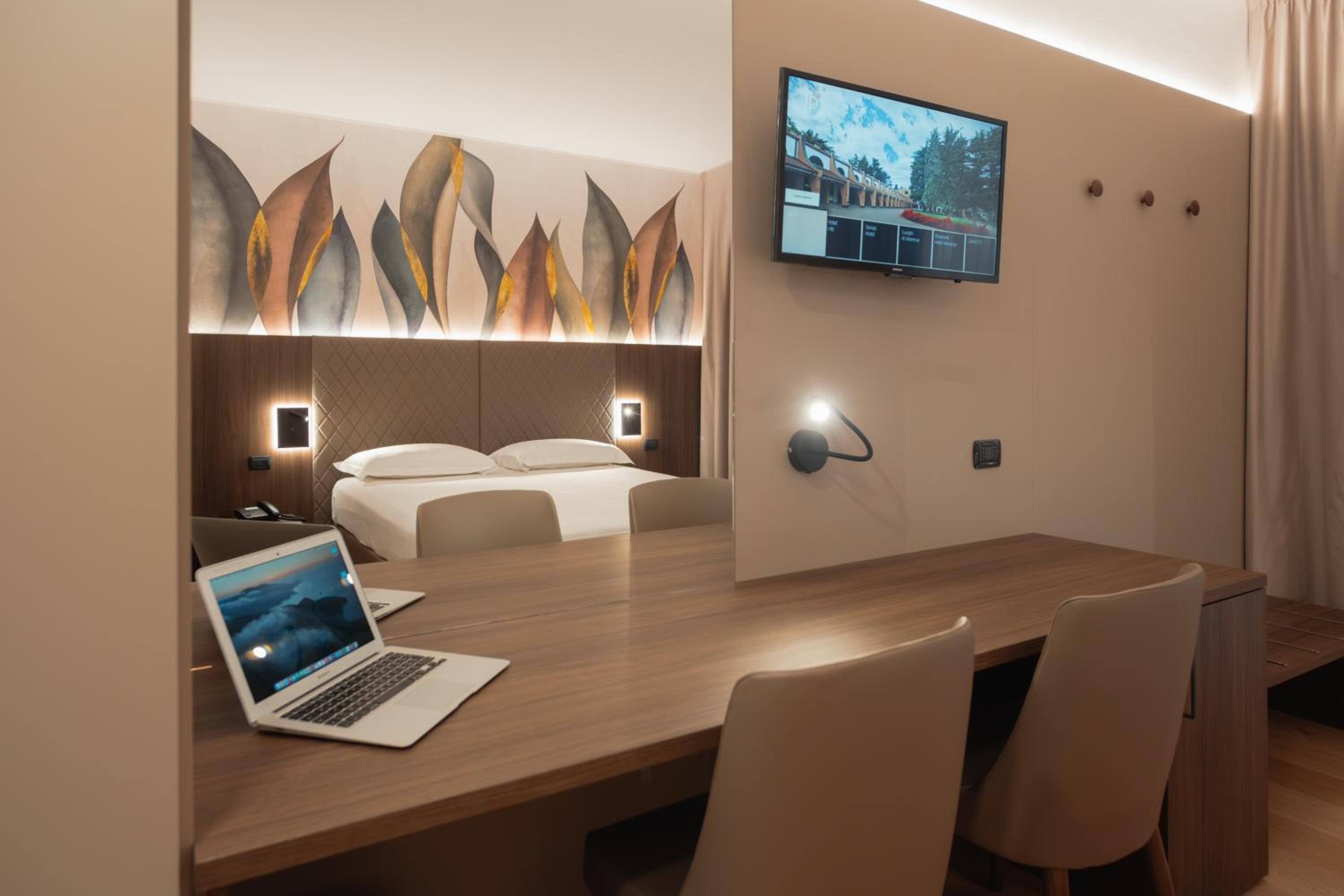 Deluxe Room - Photo 7