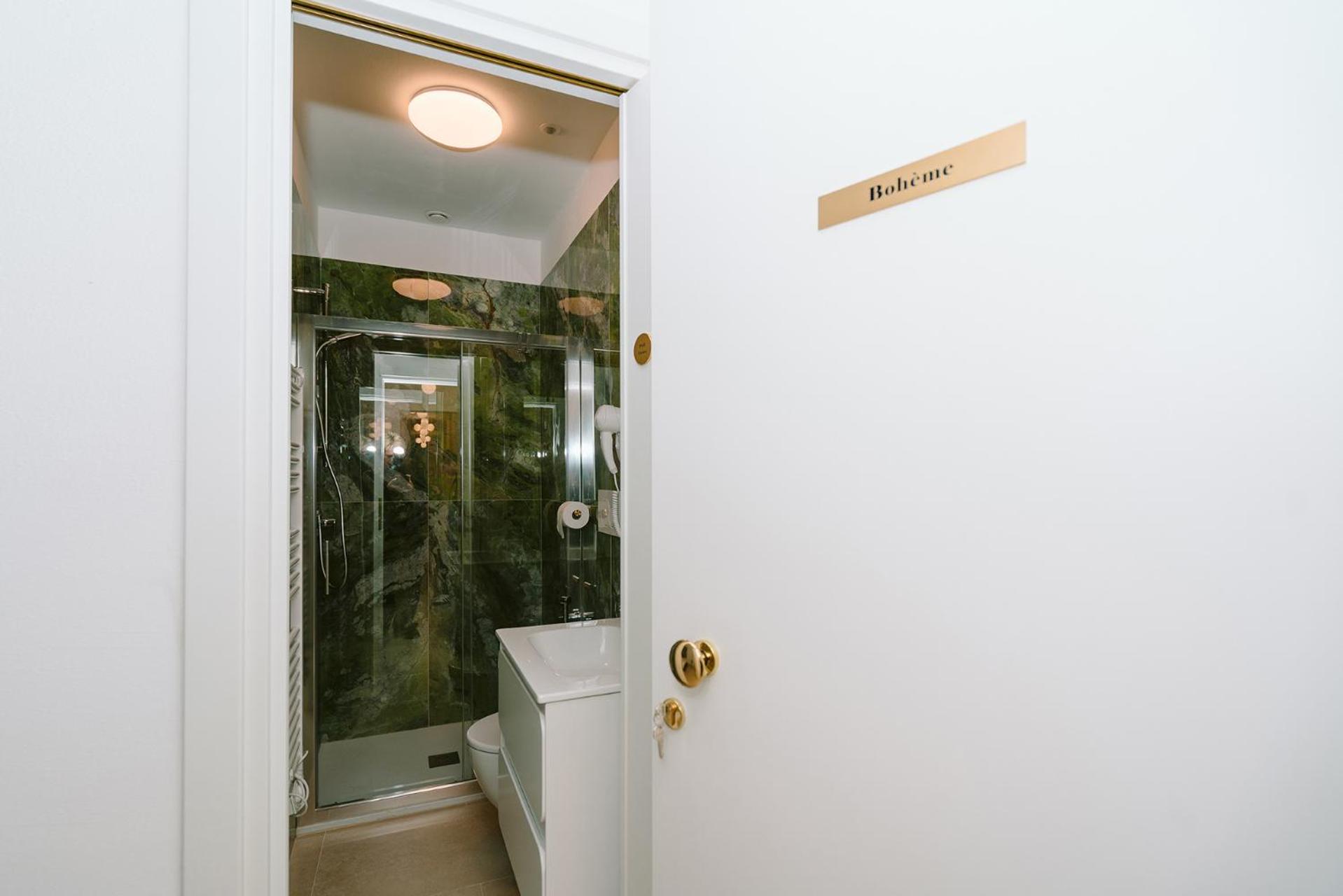 Double Room with Private Bathroom photo 2