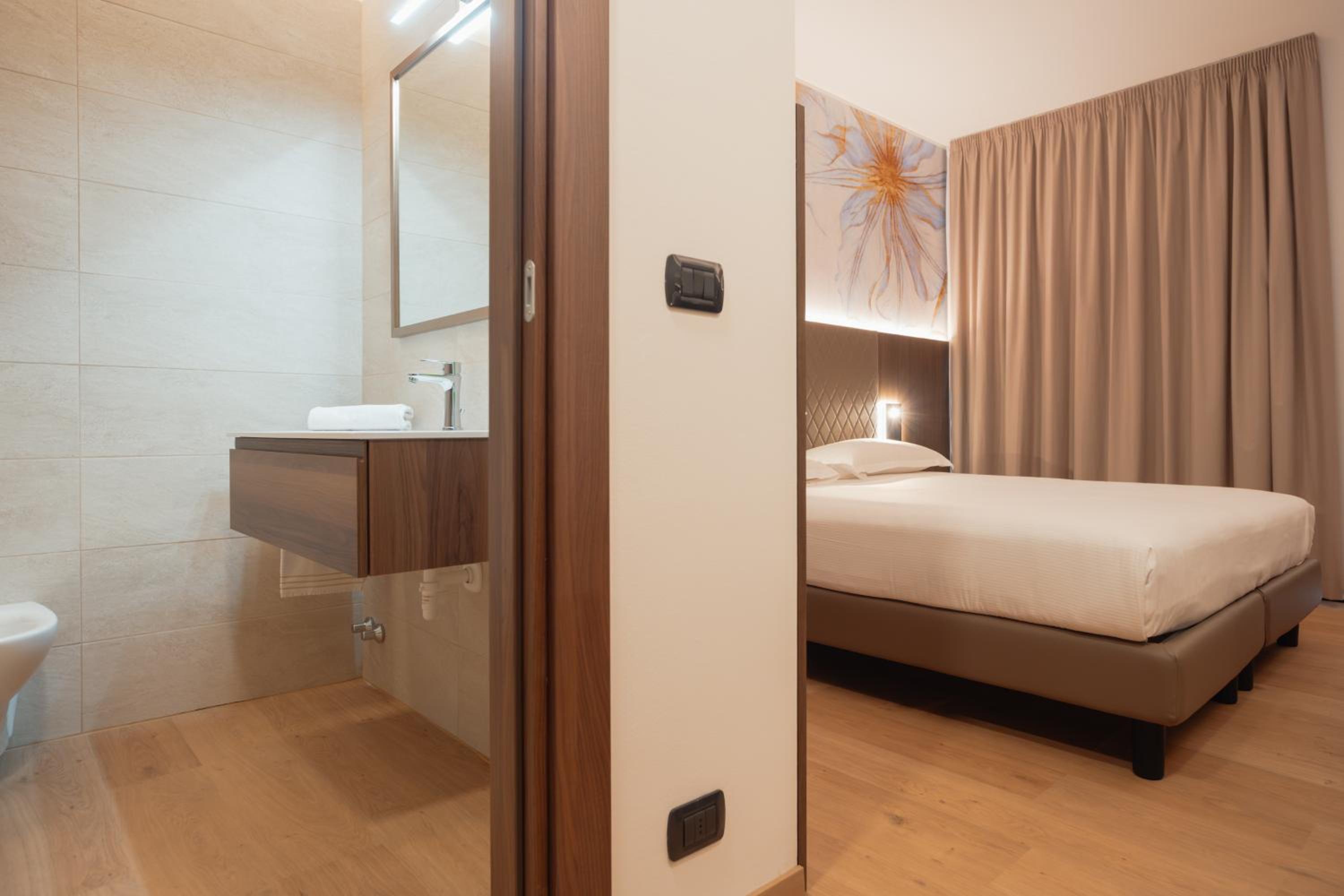 Deluxe Room - Photo 3