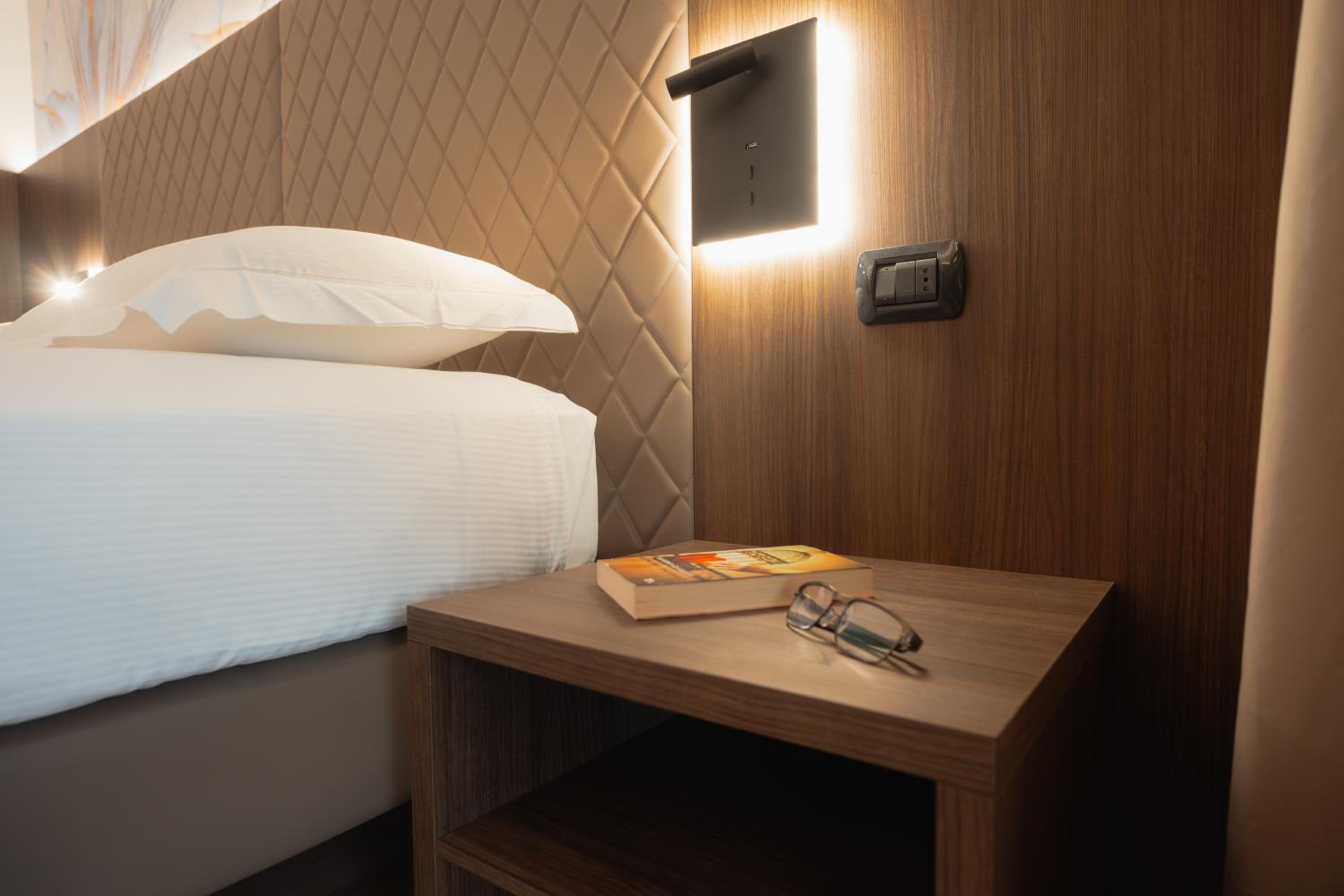 Deluxe Room - Photo 6