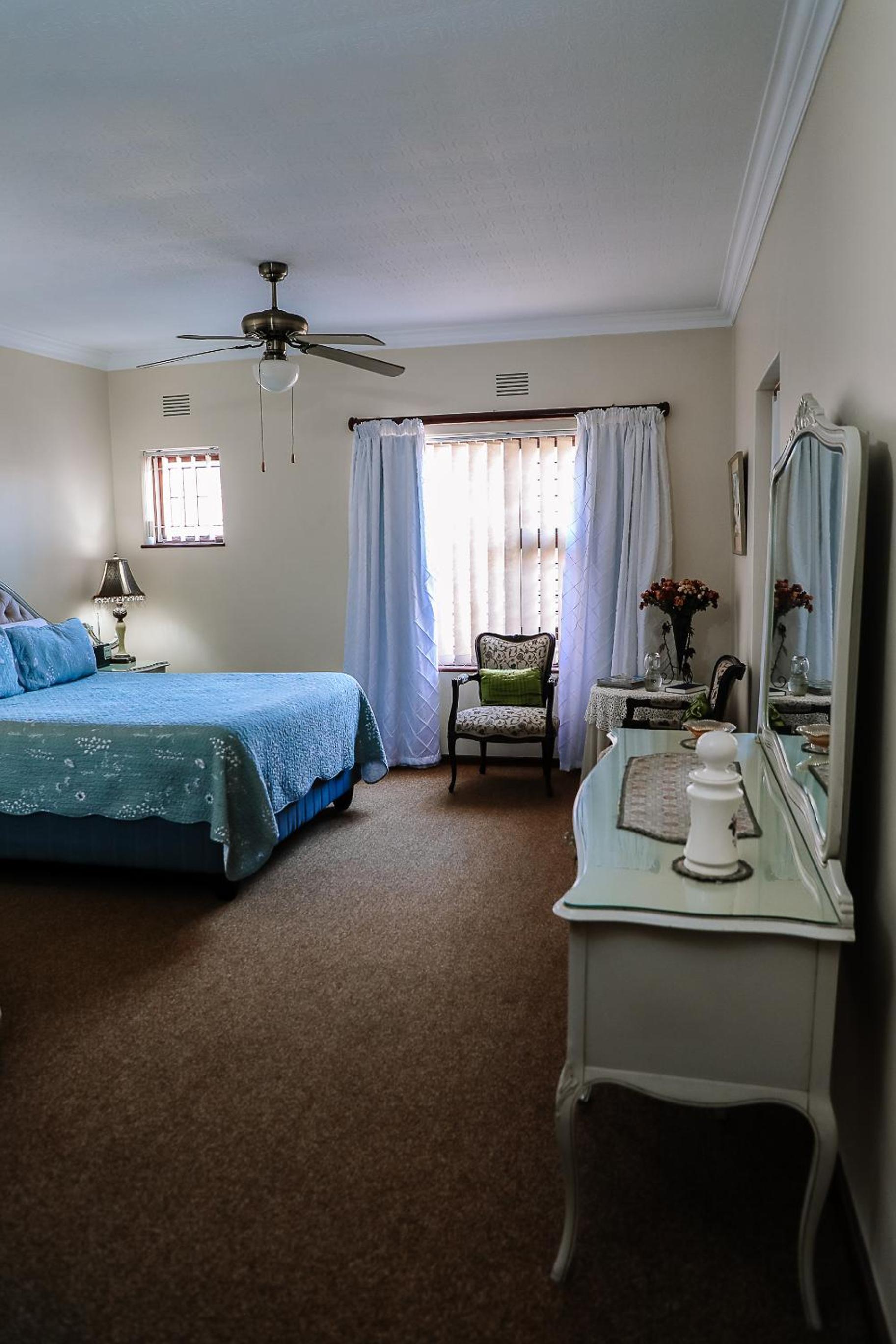 Double Room with Private Bathroom photo 2