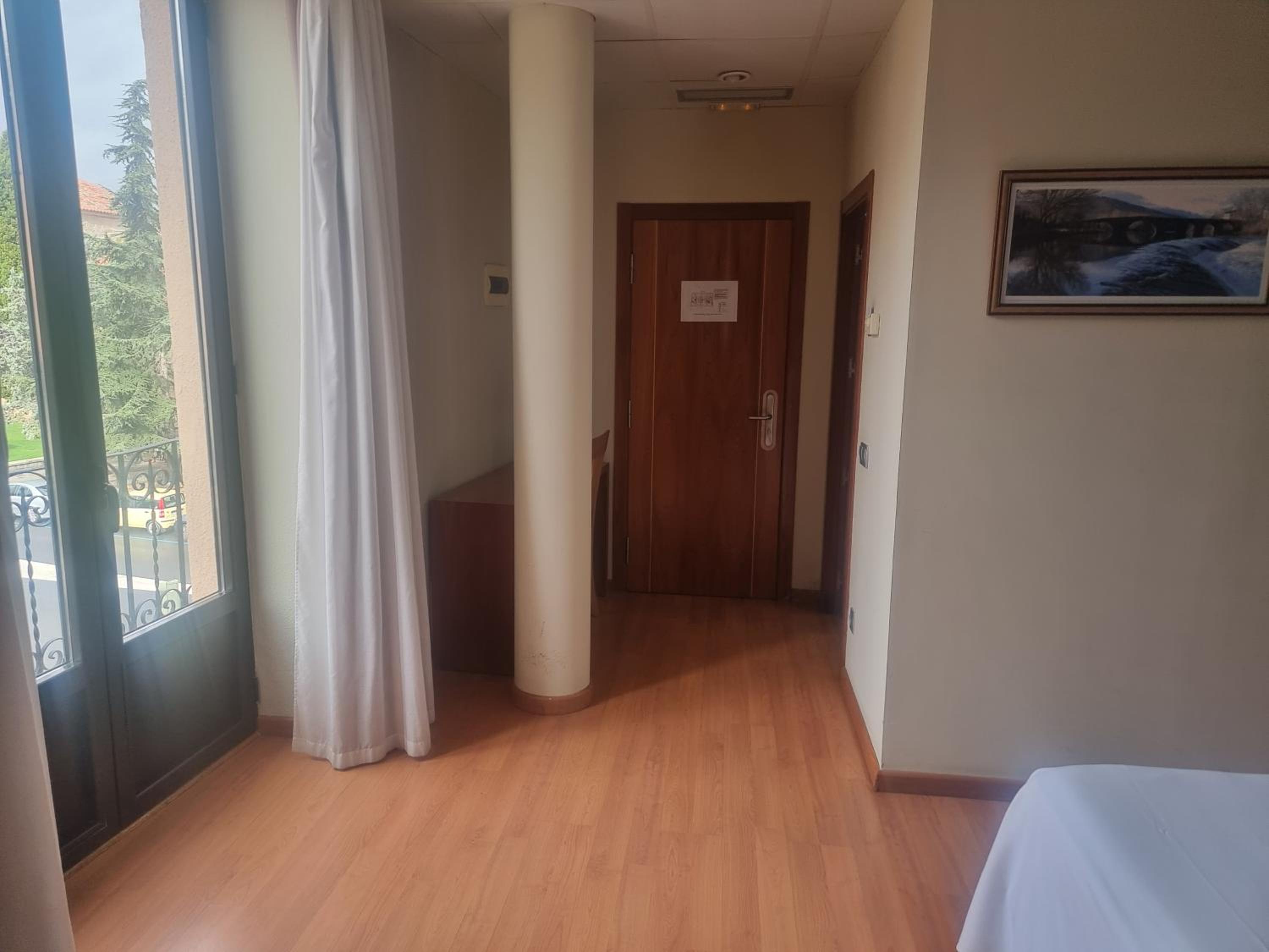 Double or Twin Room with City View - Photo 1