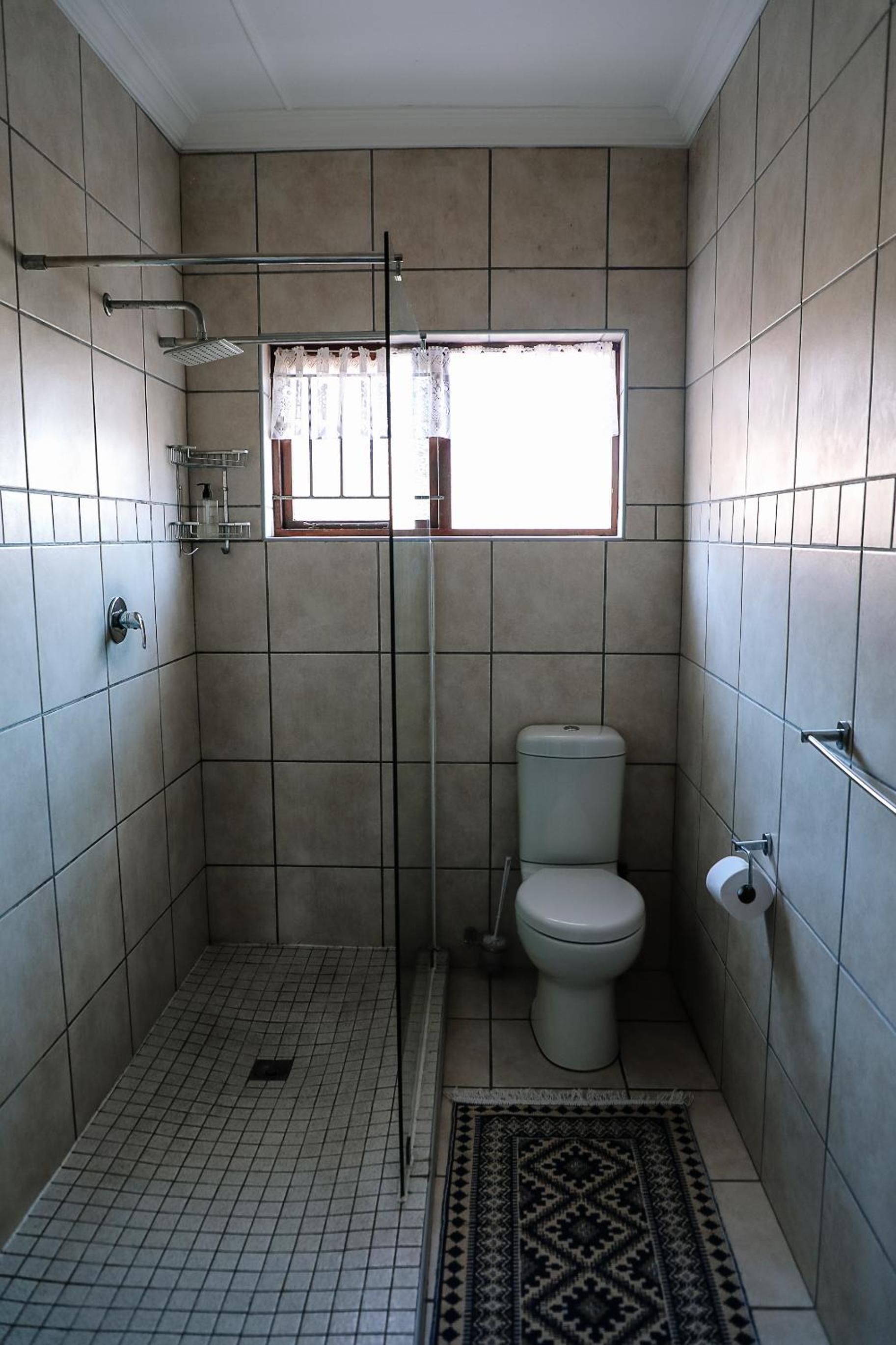 Twin Room with Shared Bathroom photo 2