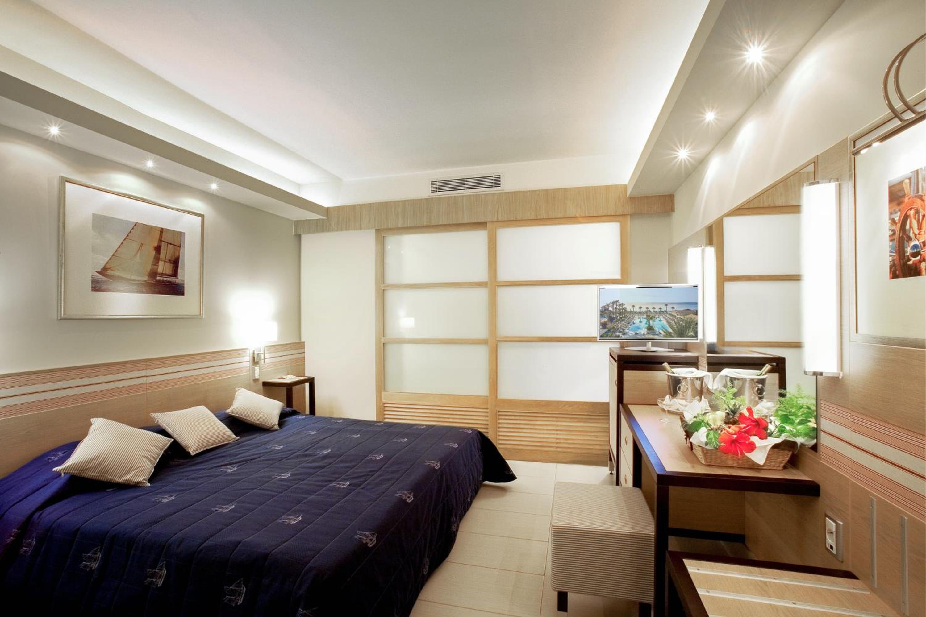 Superior Double Or Twin Room With Side Sea View