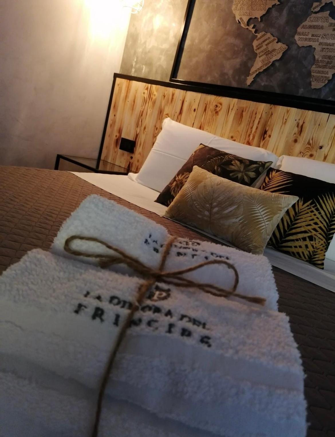 Deluxe Double Room with Shower - Photo 19