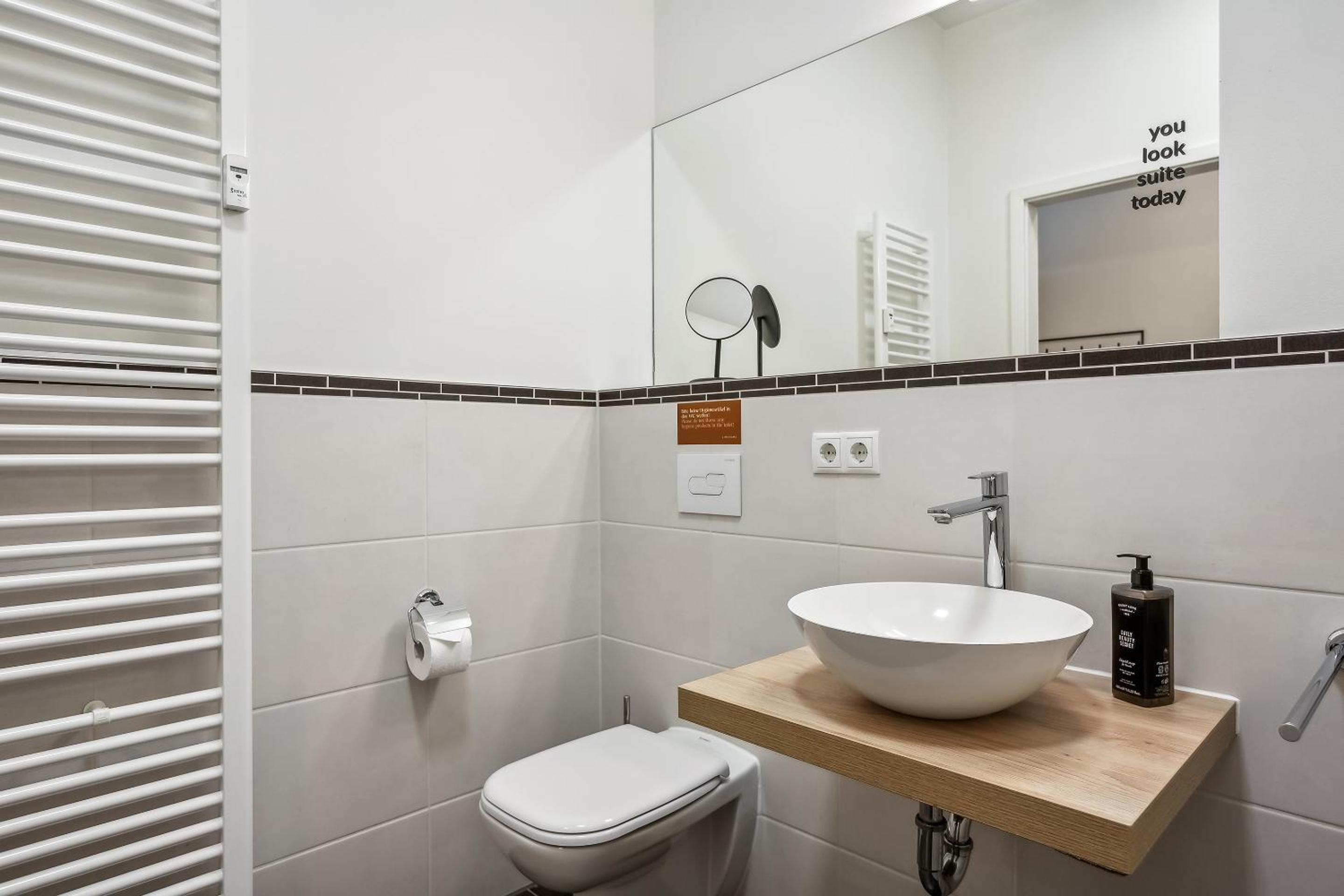 Suite XL - Photo 11