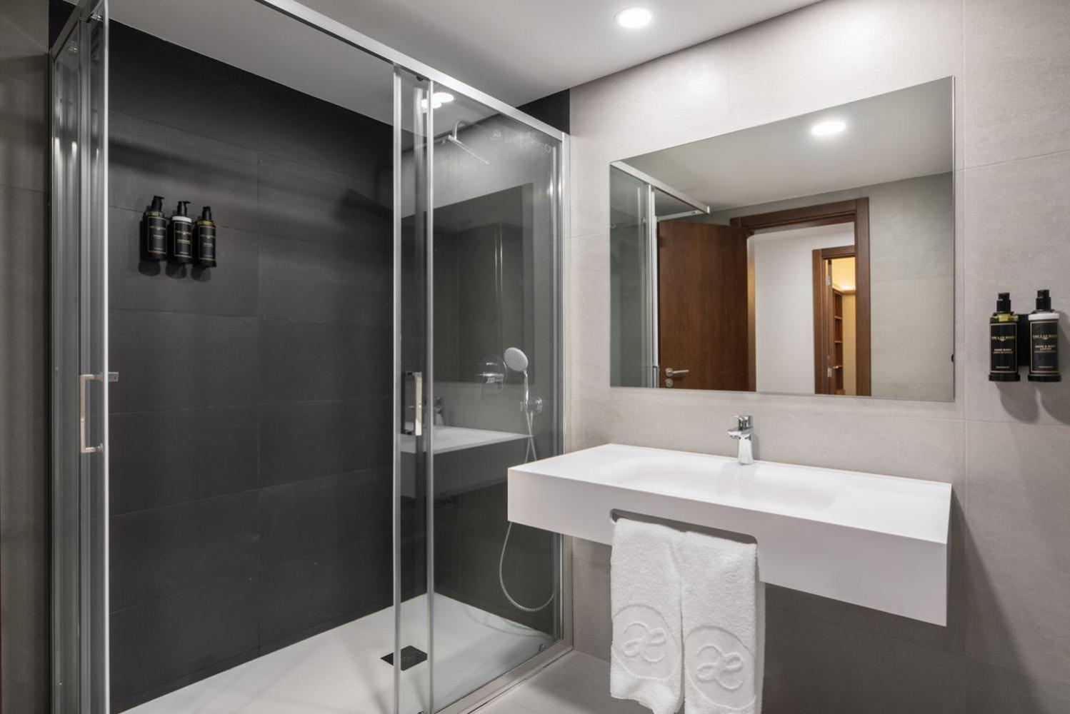 Deluxe Double Room ( free Parking ) - Photo 4