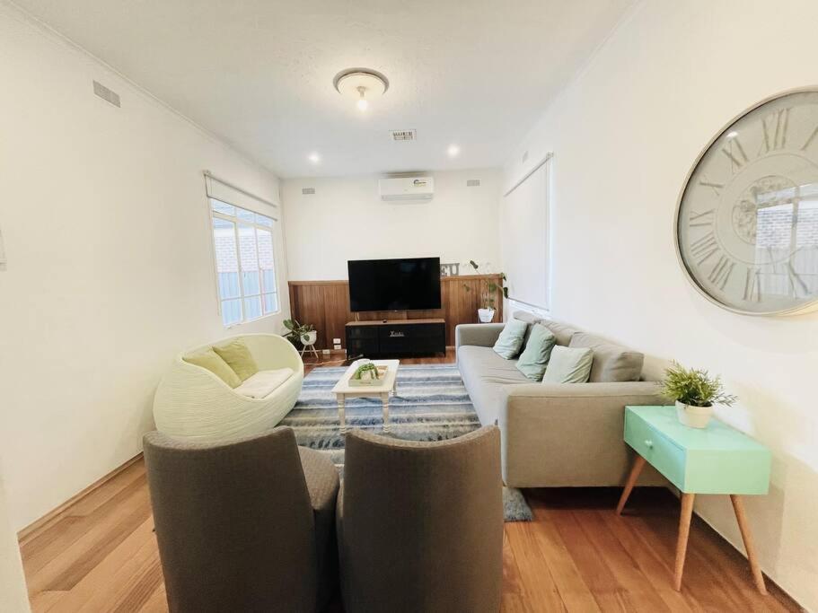 Three-Bedroom House photo 2