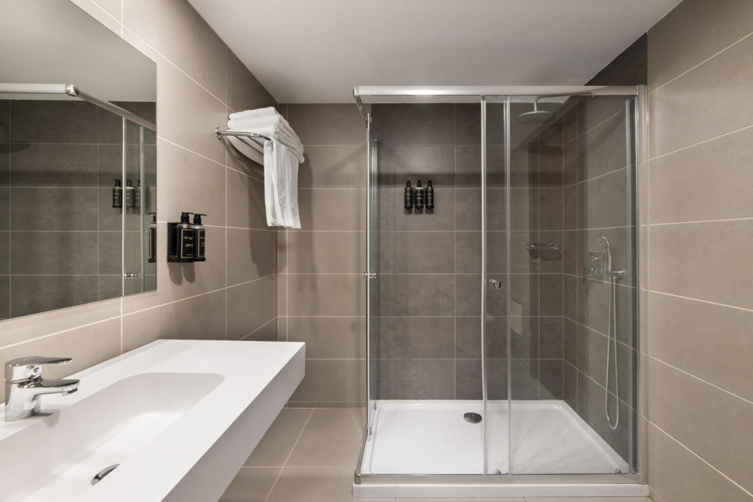 Standard Double or Twin Room - Photo 2