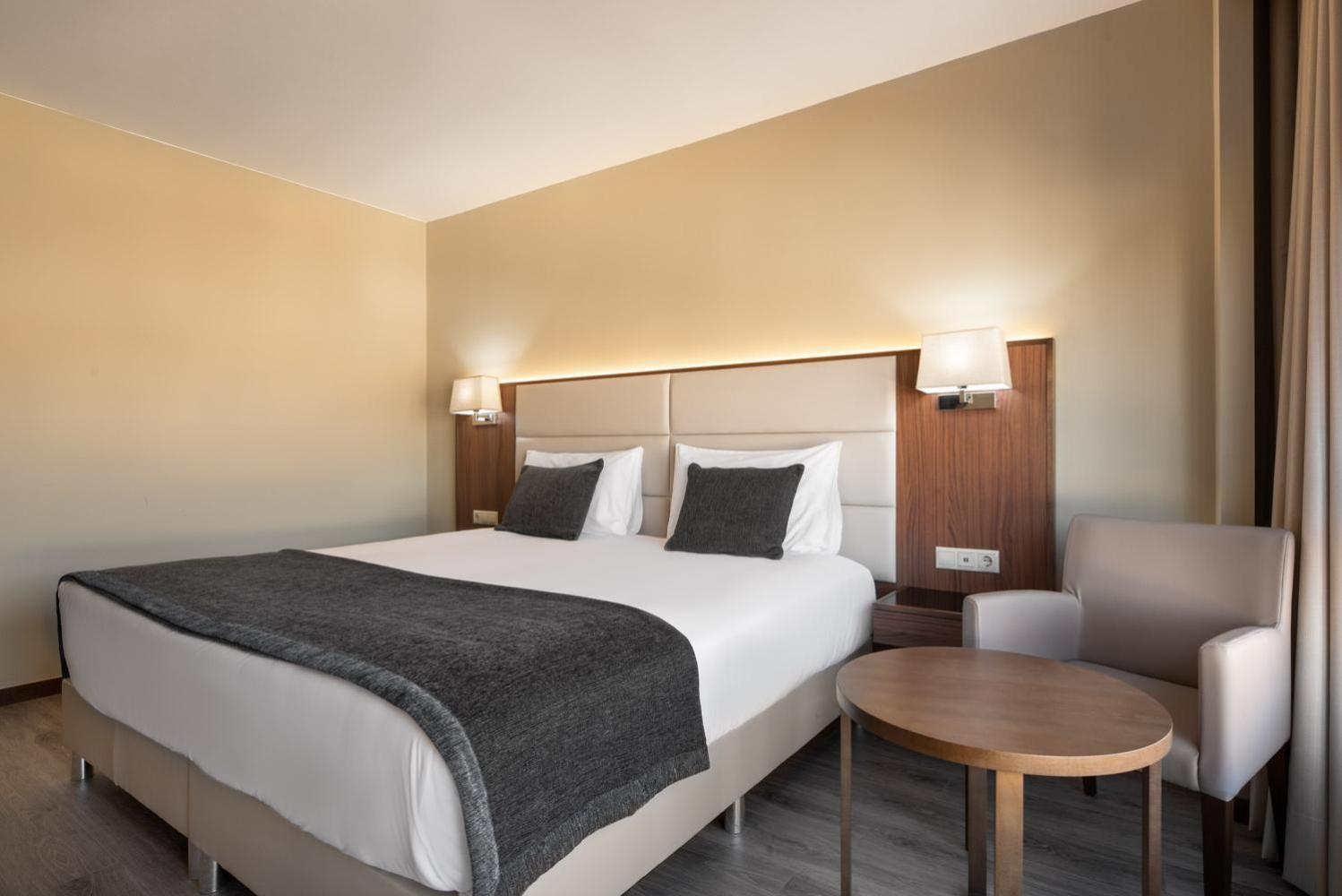 Deluxe Double Room ( free Parking ) - Photo 2