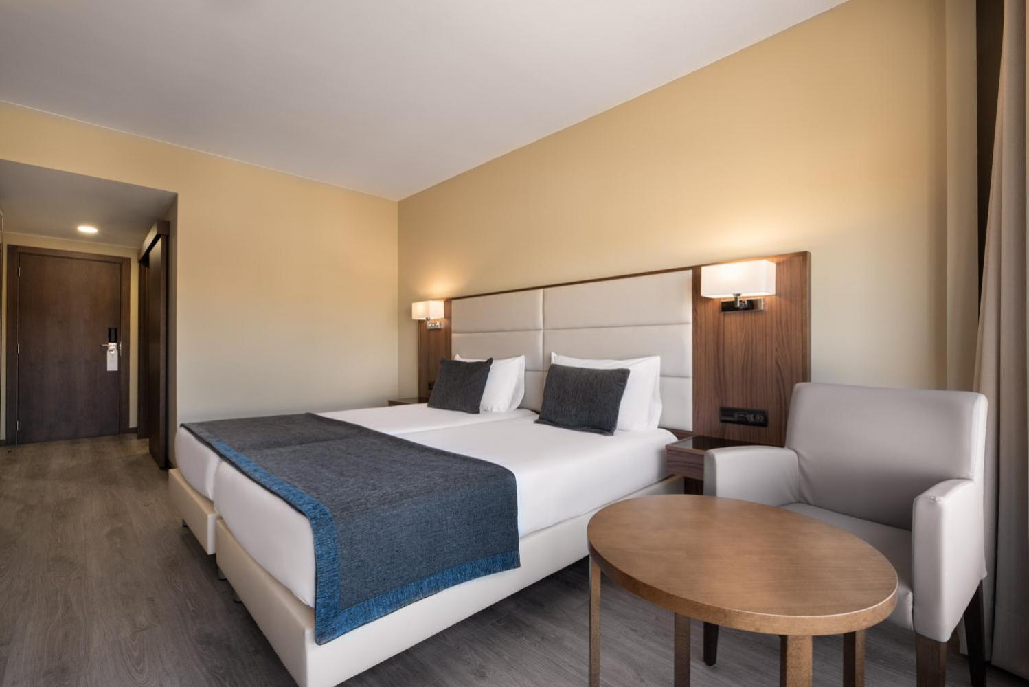 Deluxe Twin Room ( free Parking ) - Photo 4