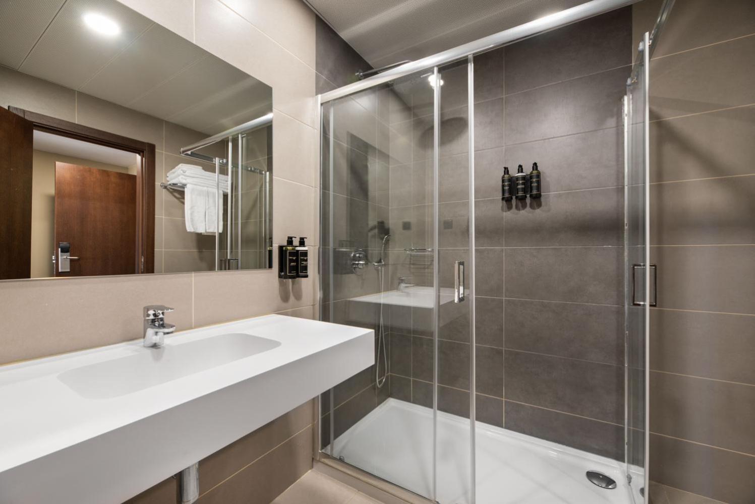 Standard Double or Twin Room - Photo 6