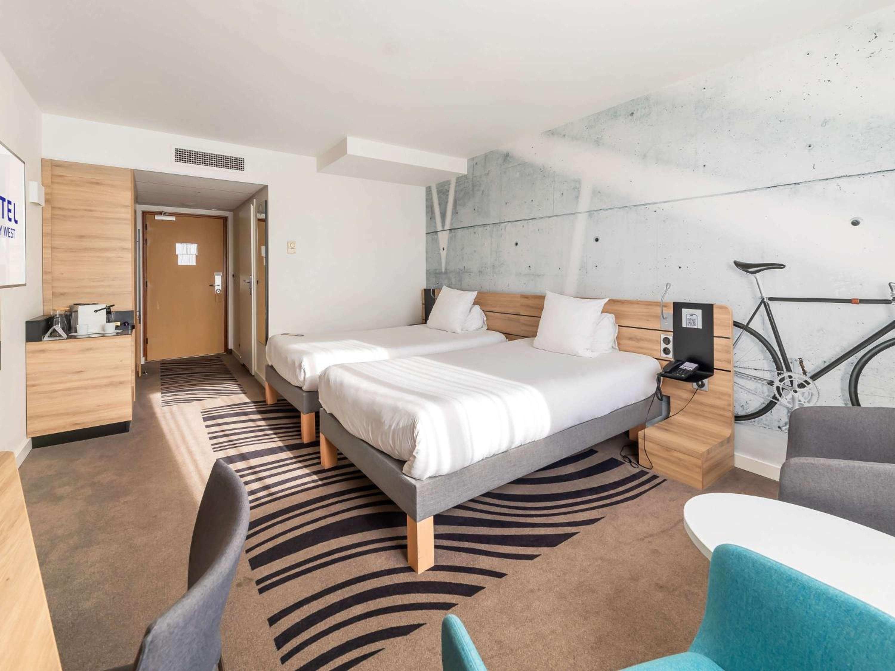 Executive Room with Two Big Beds - Photo 2