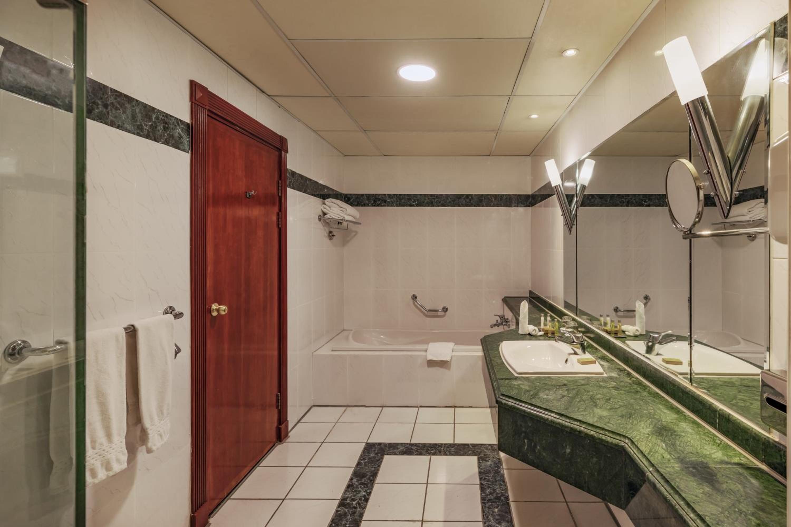 Executive Twin Room - Photo 4