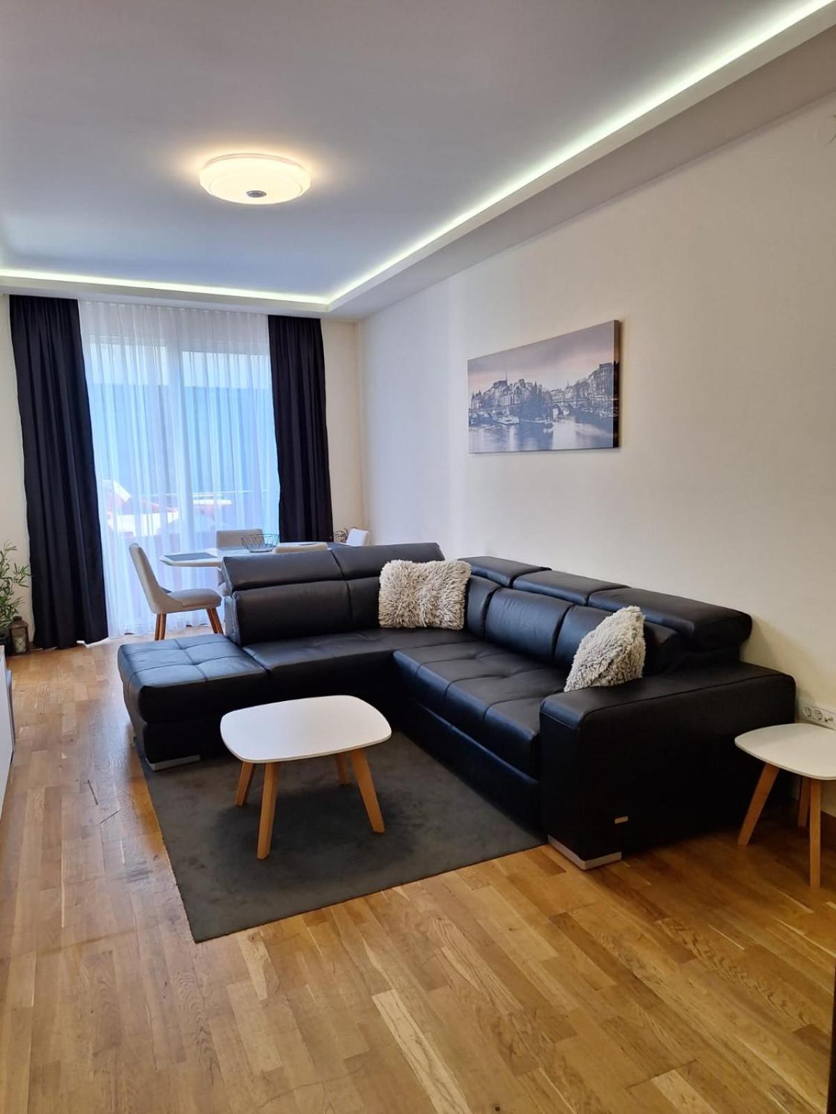 One-Bedroom Apartment photo 1