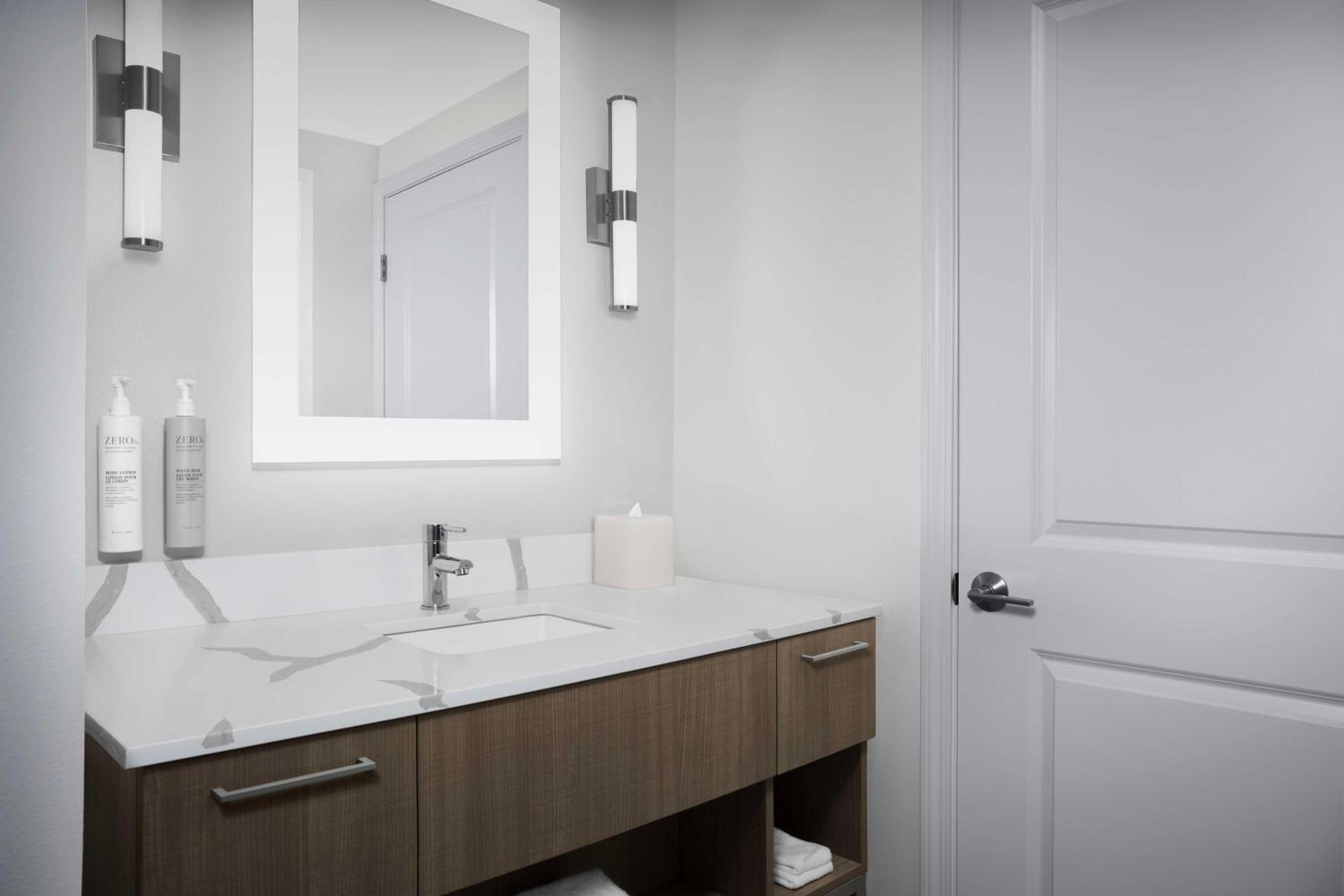 One-Bedroom Suite with Two Queen Beds - Photo 2