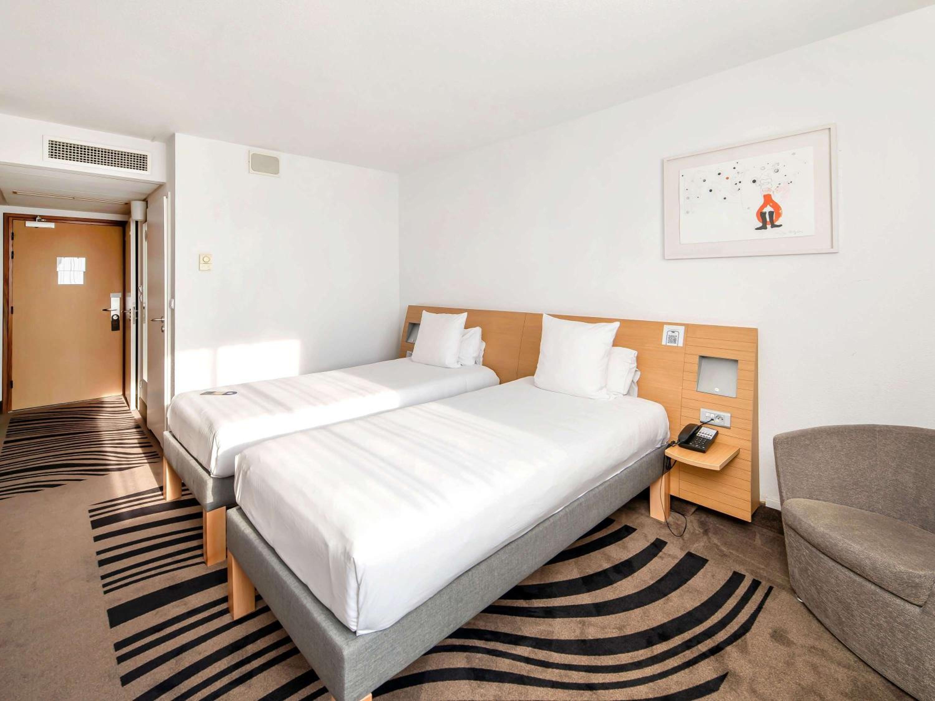 Superior Room with two single beds - Photo 2