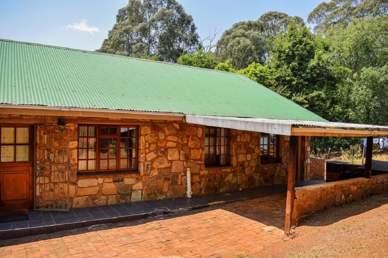 Three-Bedroom House photo 2