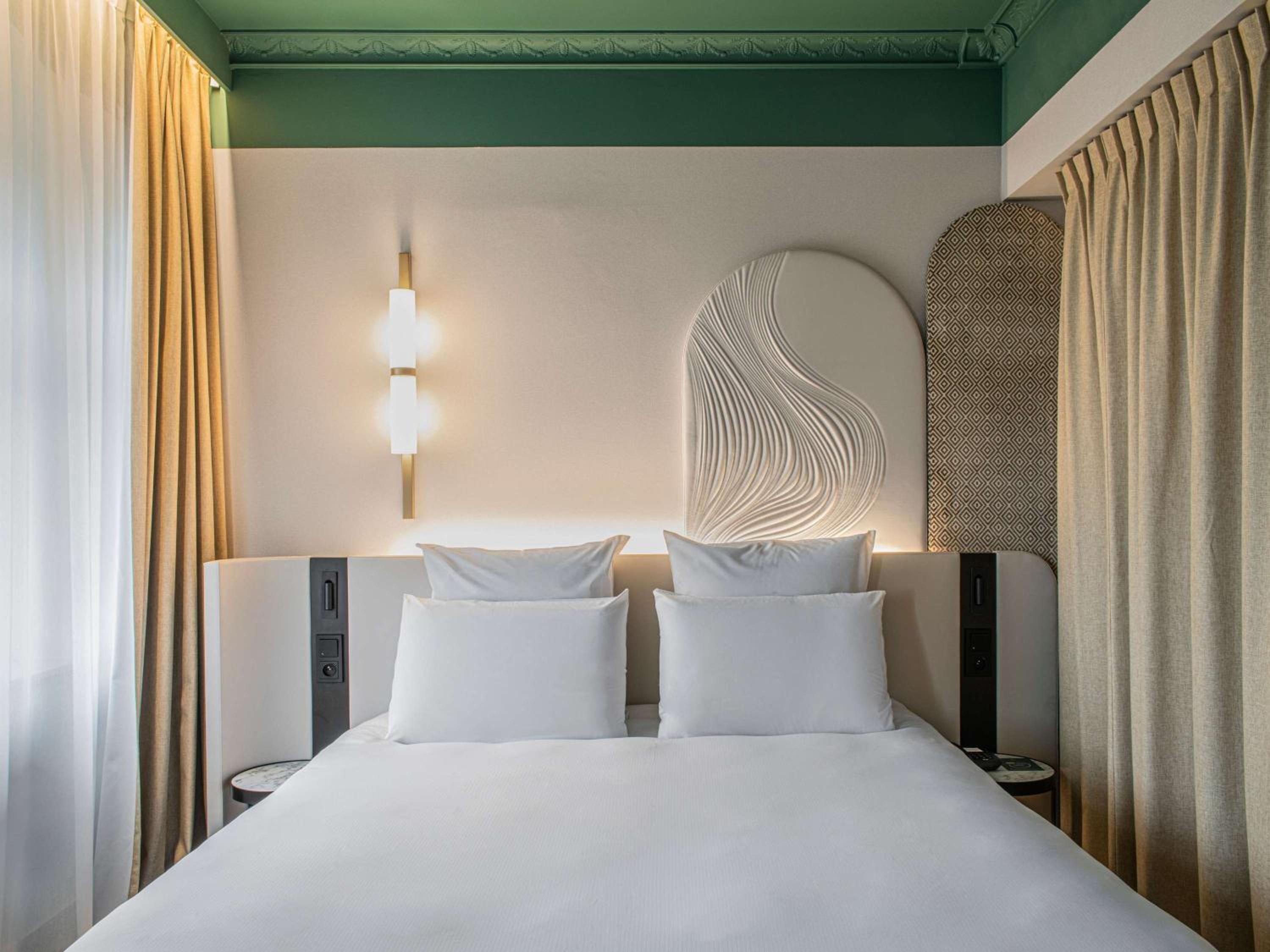 Deluxe Twin Room with Sofa bed - Photo 7