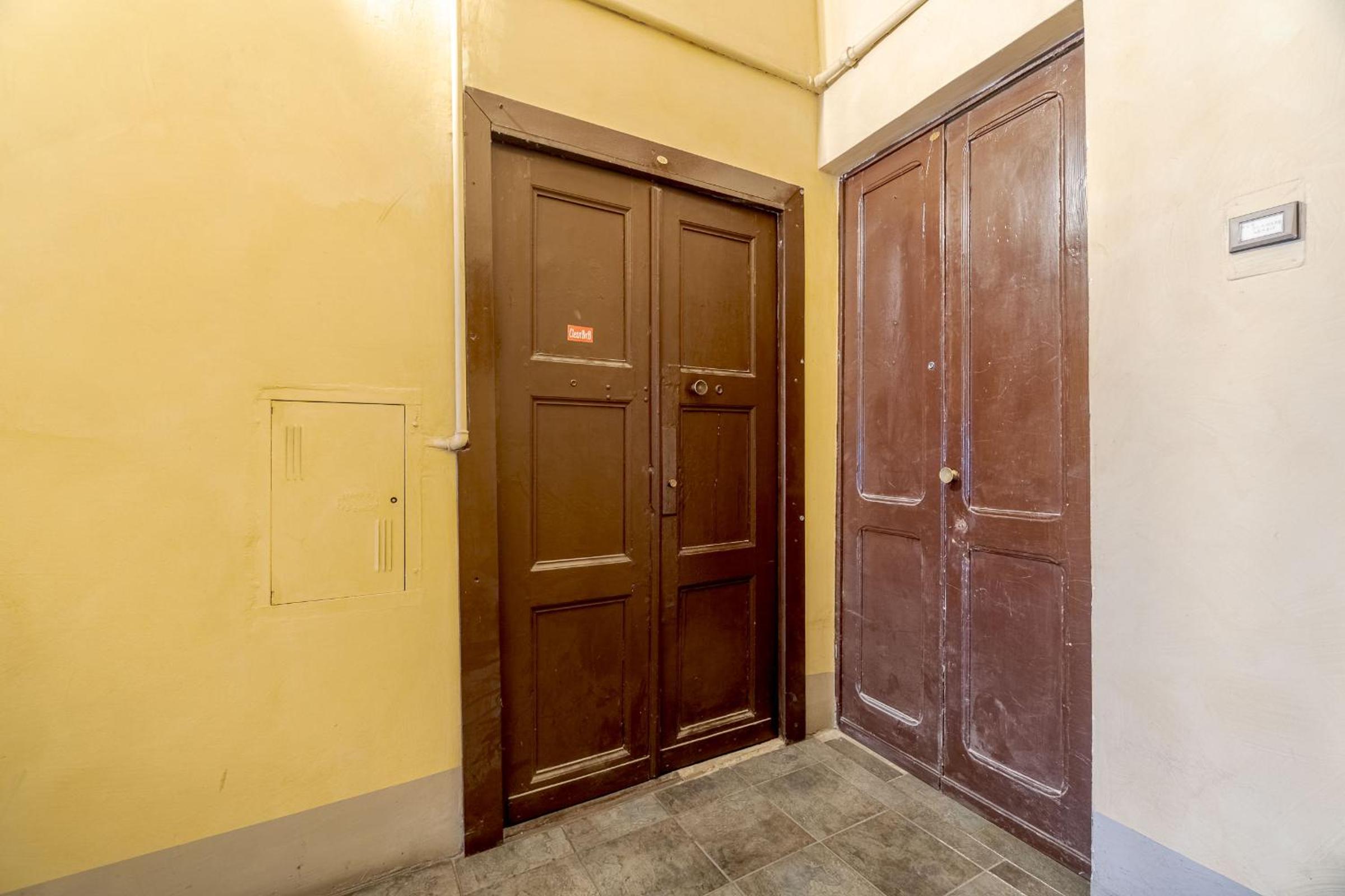 One-Bedroom Apartment - Photo 2