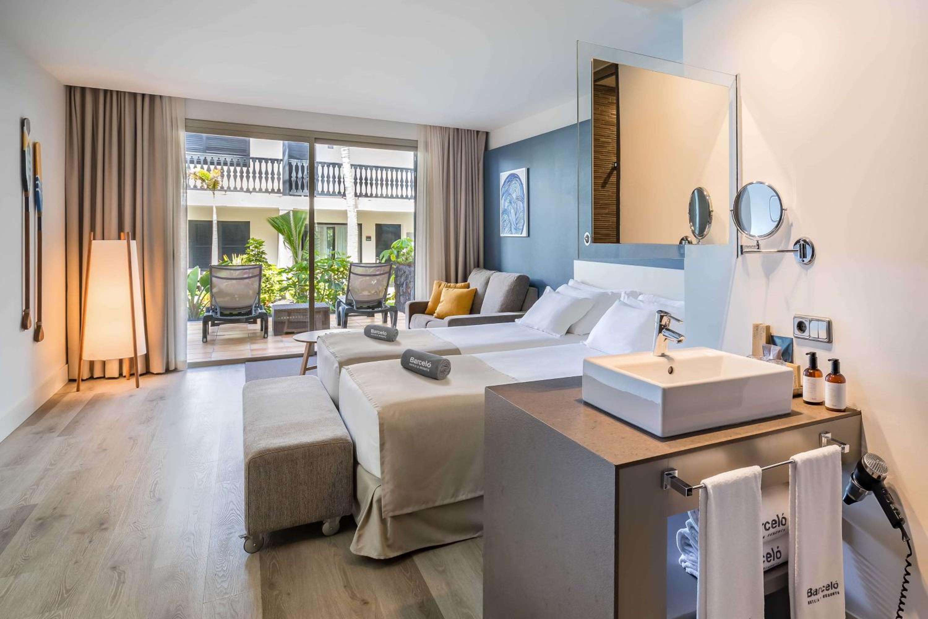 Deluxe Suite - Photo 1