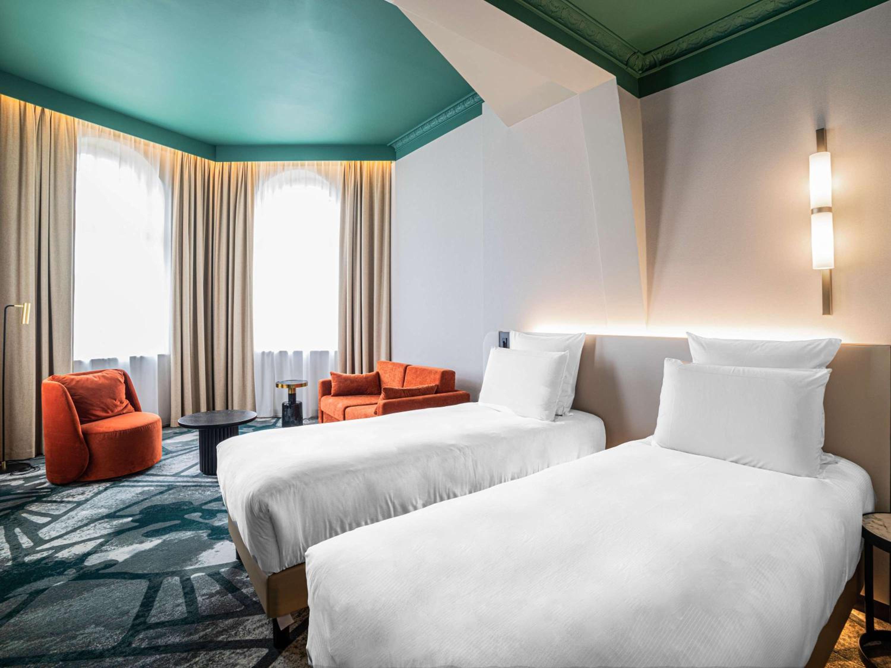 Deluxe Twin Room with Sofa bed - Photo 4