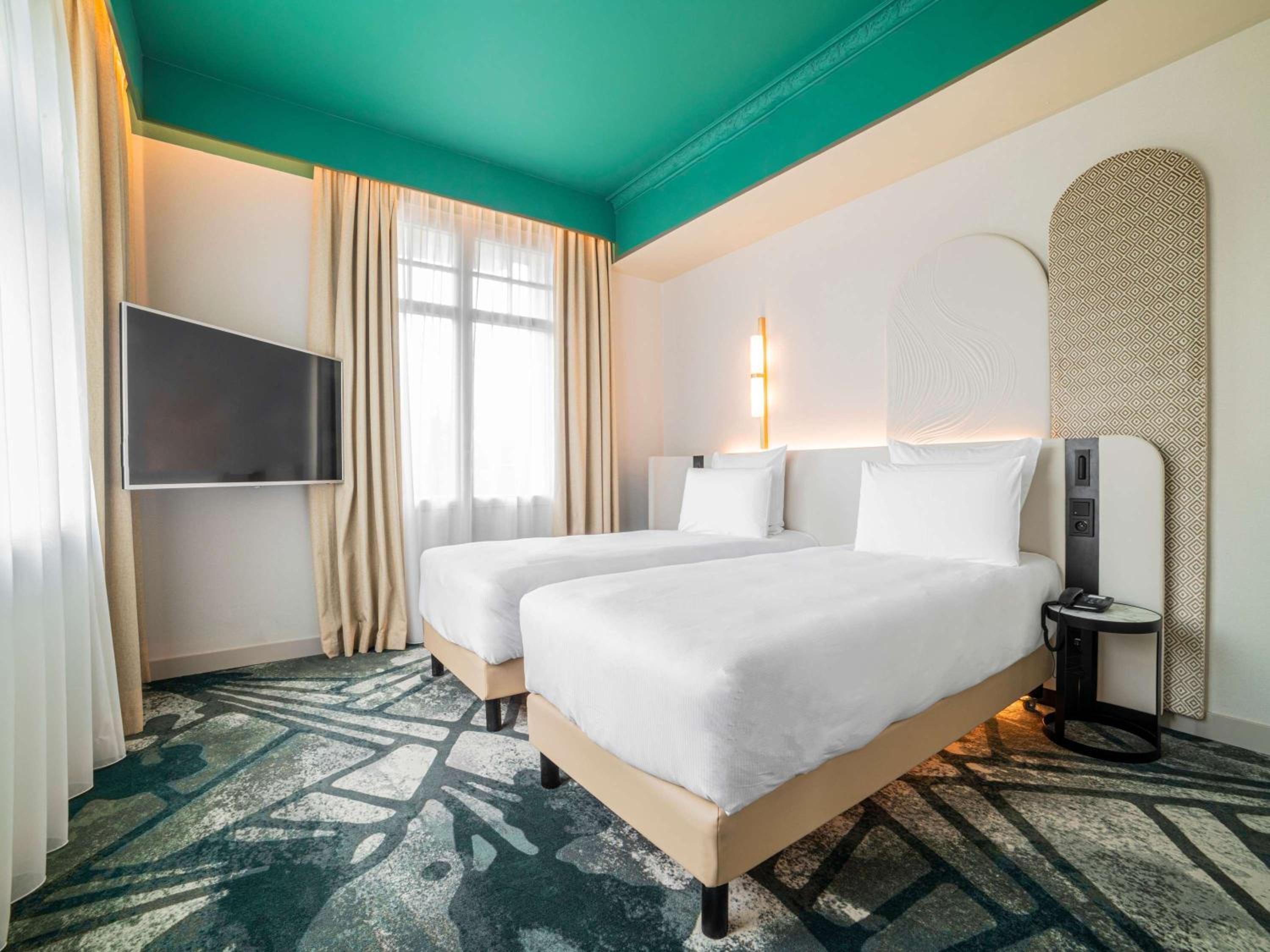 Deluxe Twin Room with Sofa bed - Photo 2