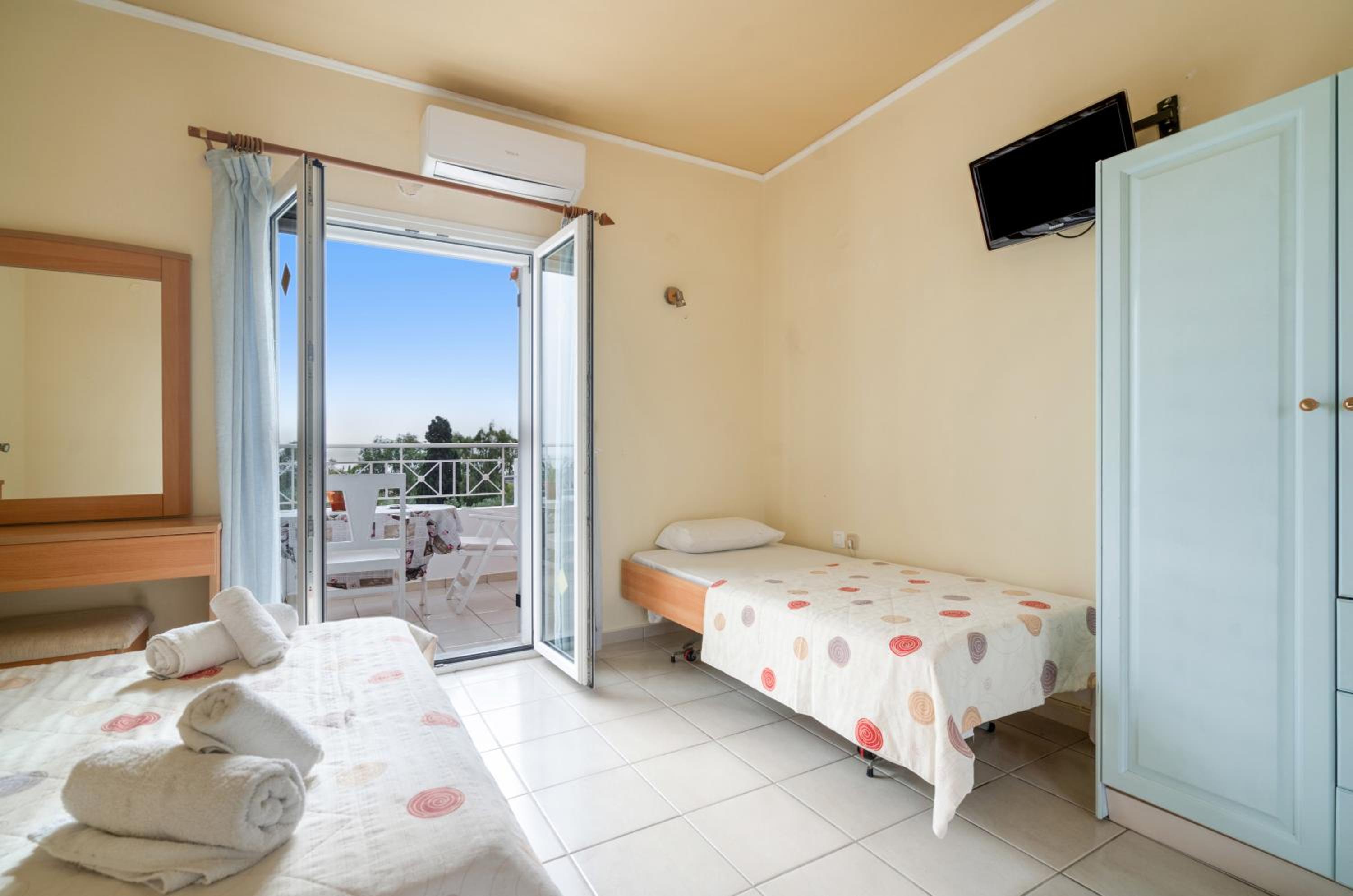 One-Bedroom Apartment with Garden View photo 3