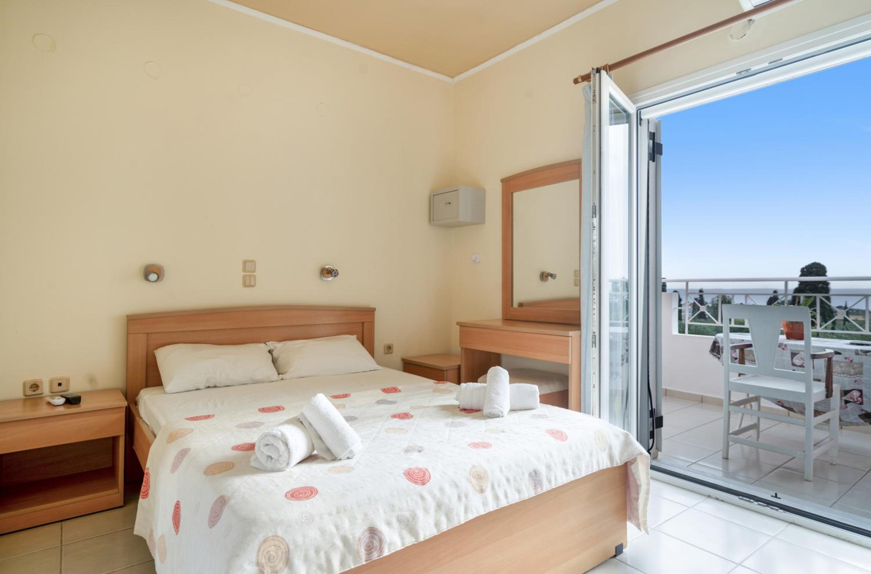 One-Bedroom Apartment with Garden View photo 1