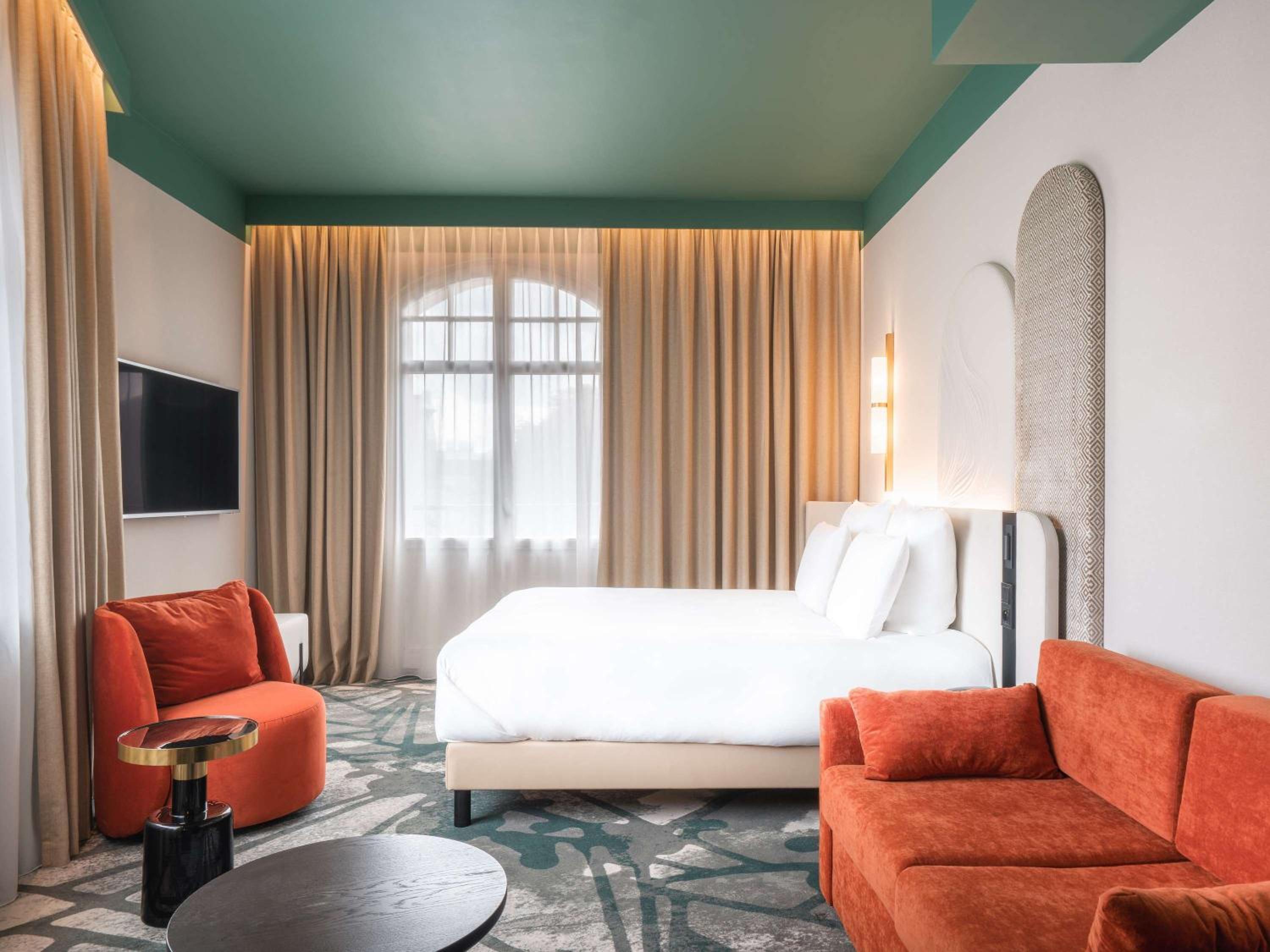 Junior King Suite with Sofa - Photo 7