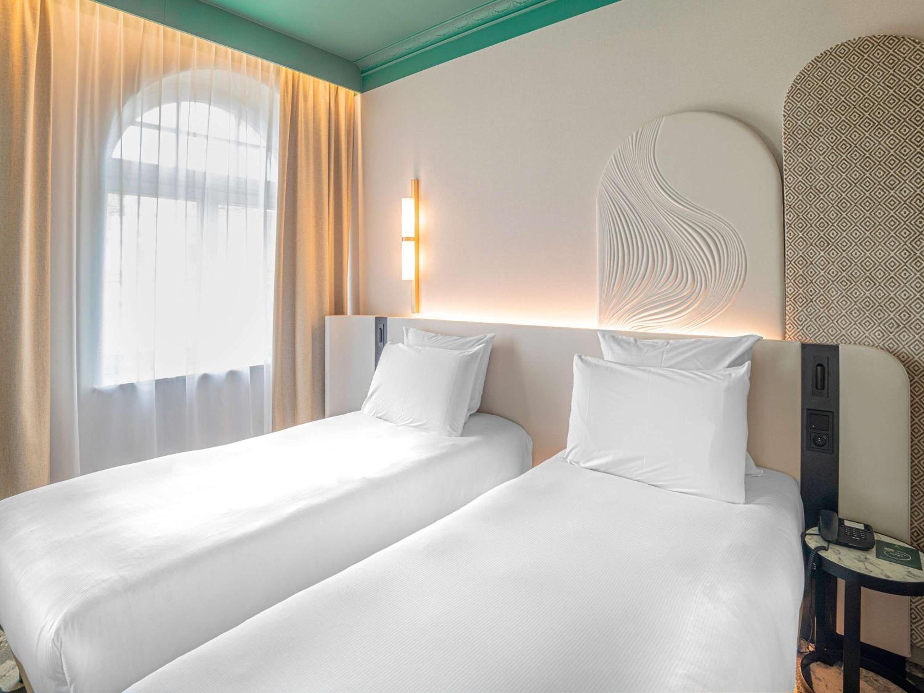 Deluxe Twin Room with Sofa bed - Photo 6
