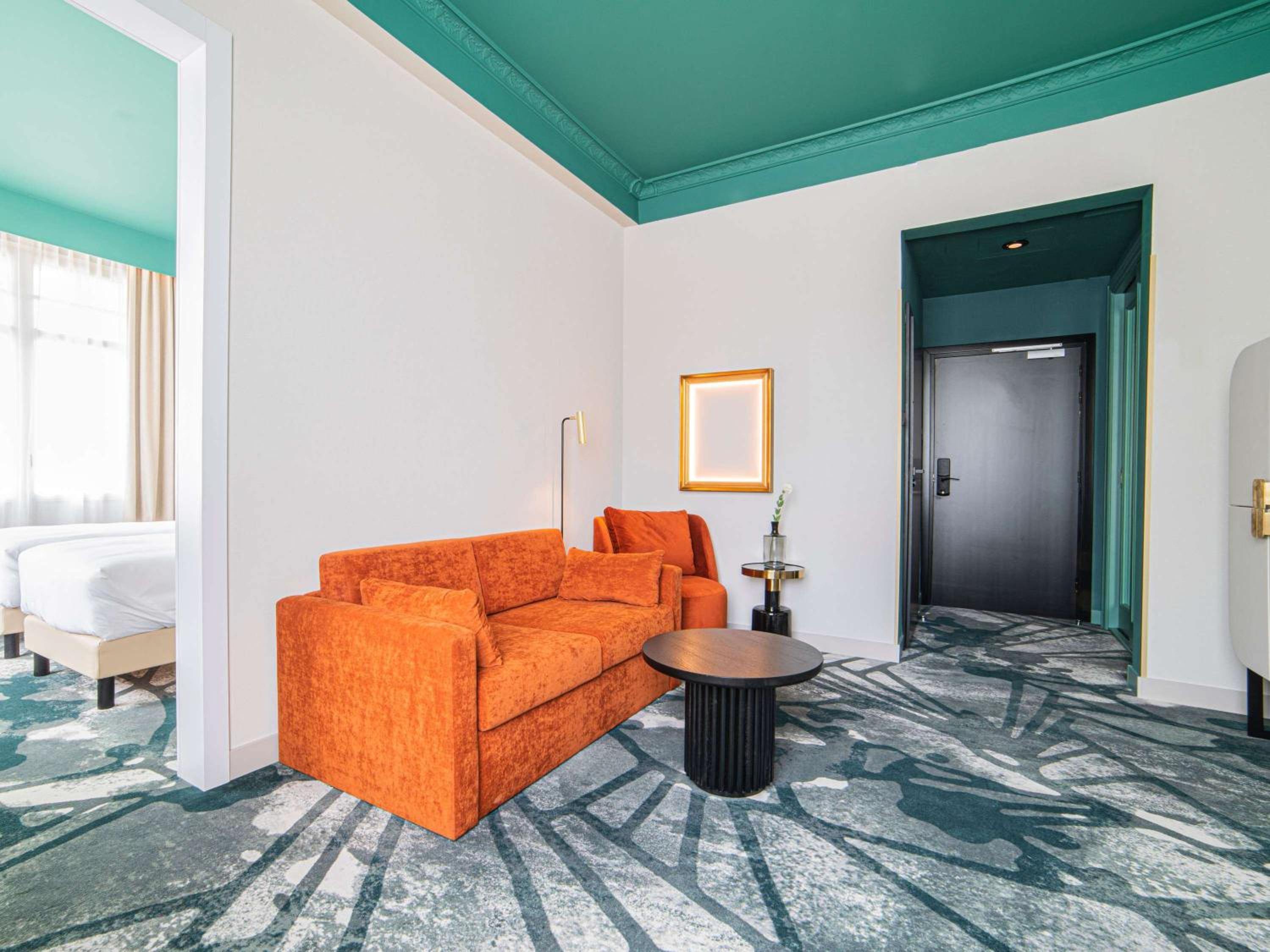 Junior King Suite with Sofa - Photo 1