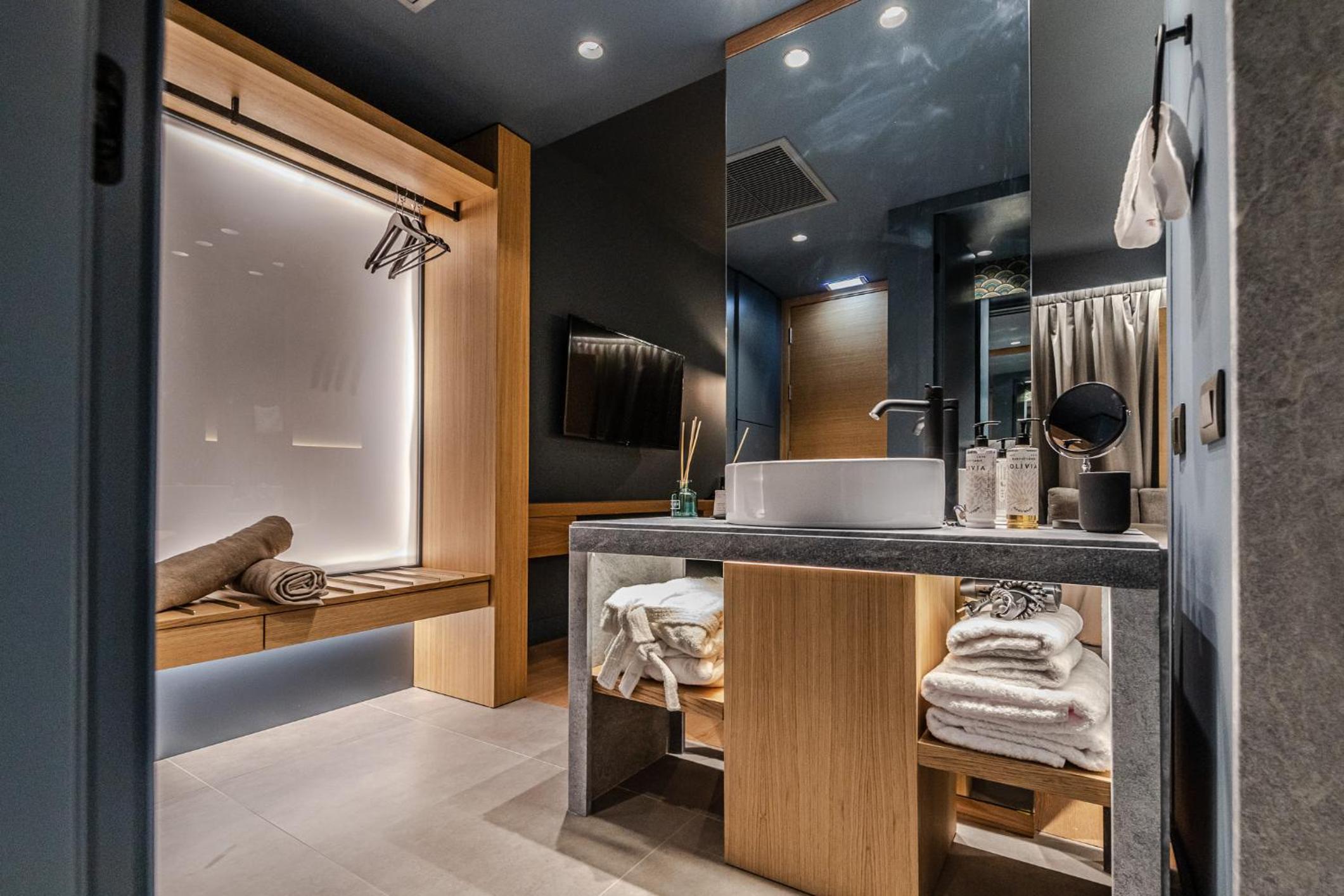 Double or Twin Room - Photo 13