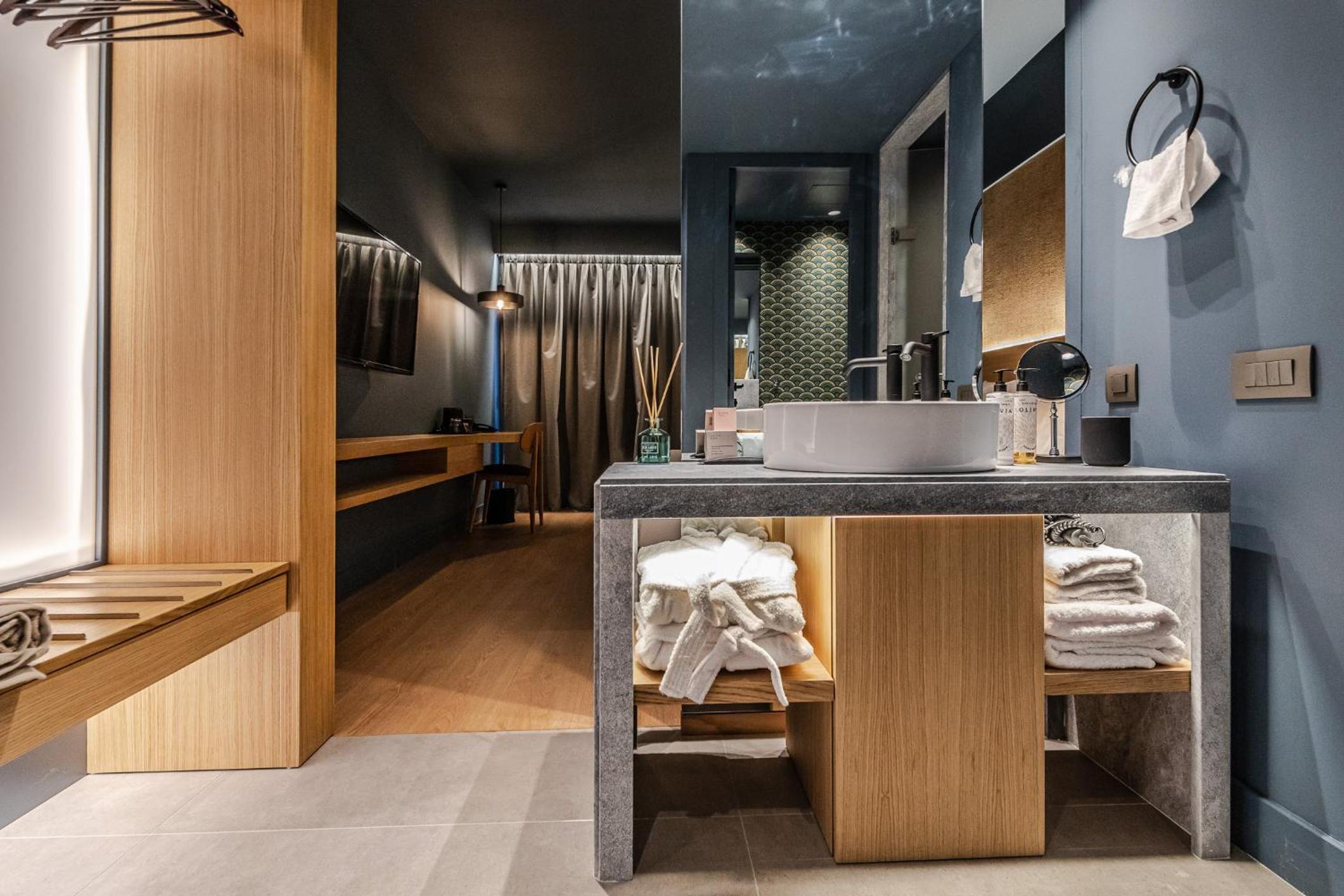 Double or Twin Room - Photo 14