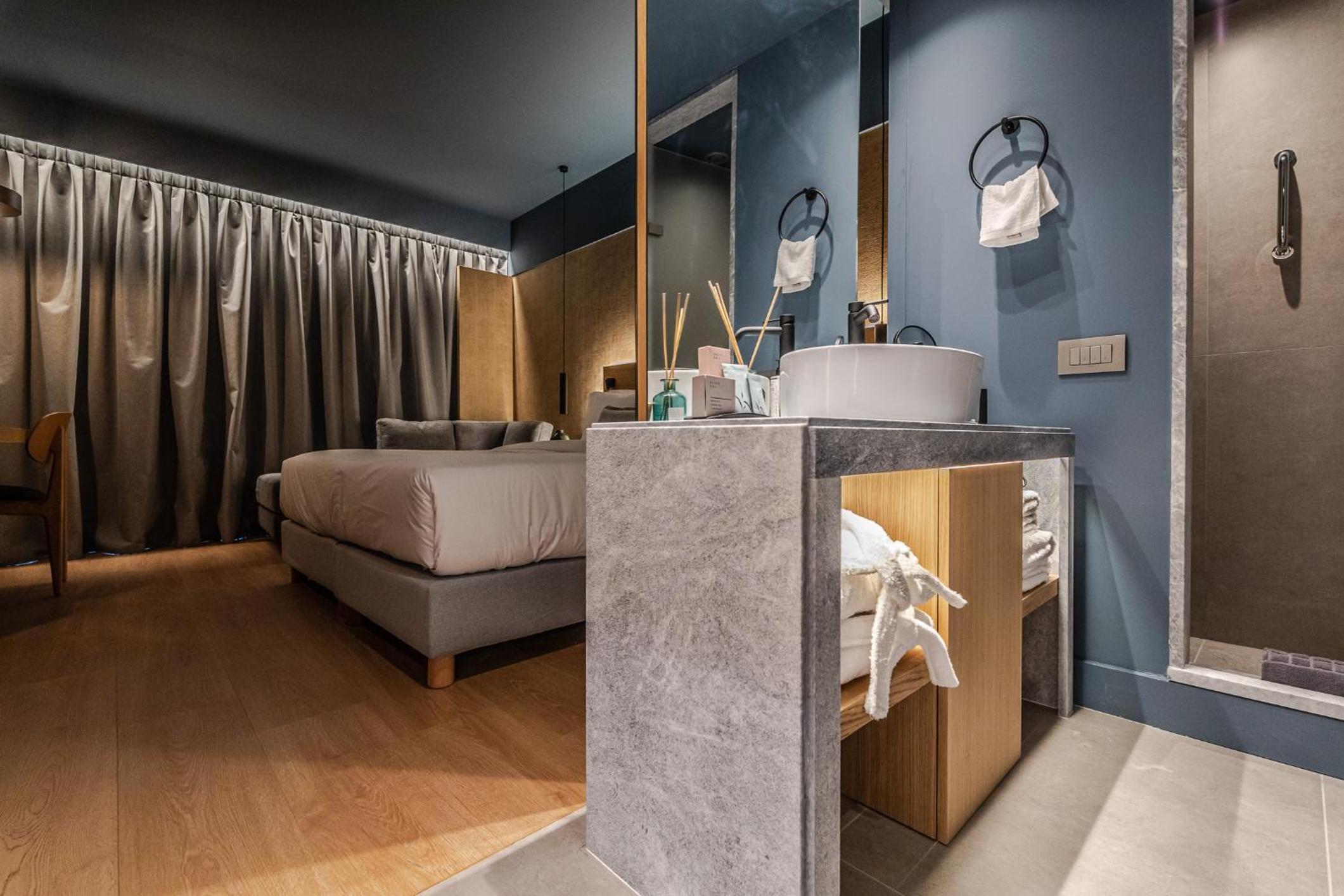 Double or Twin Room - Photo 6