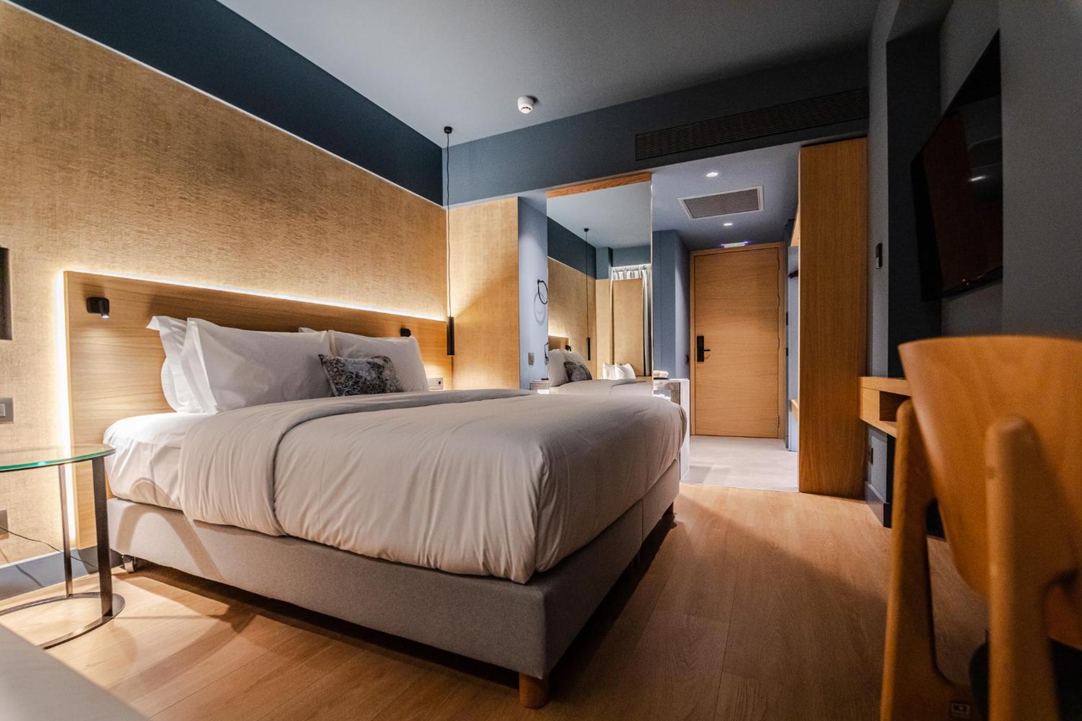 Double or Twin Room - Photo 7