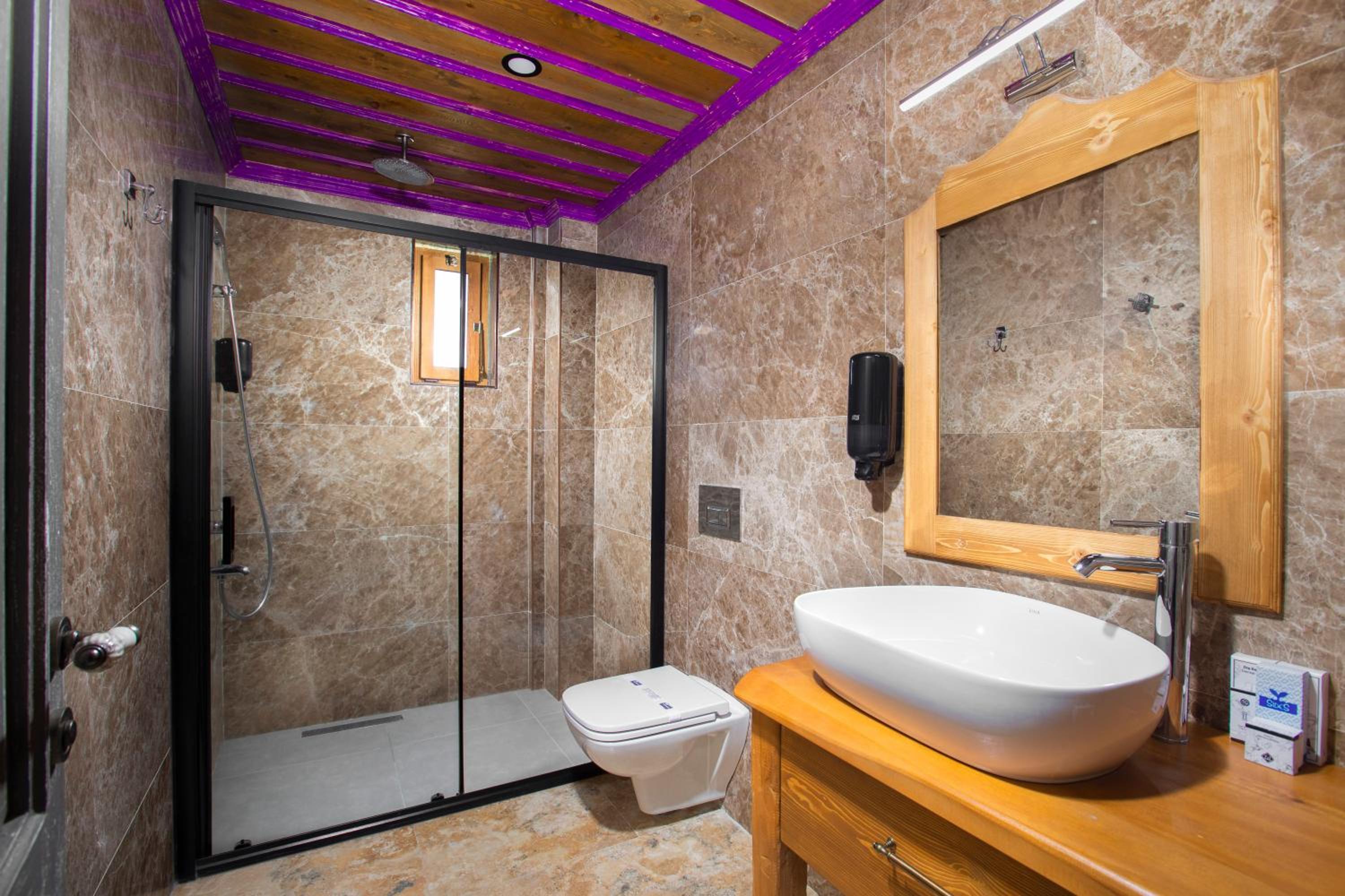 King Suite - Photo 3