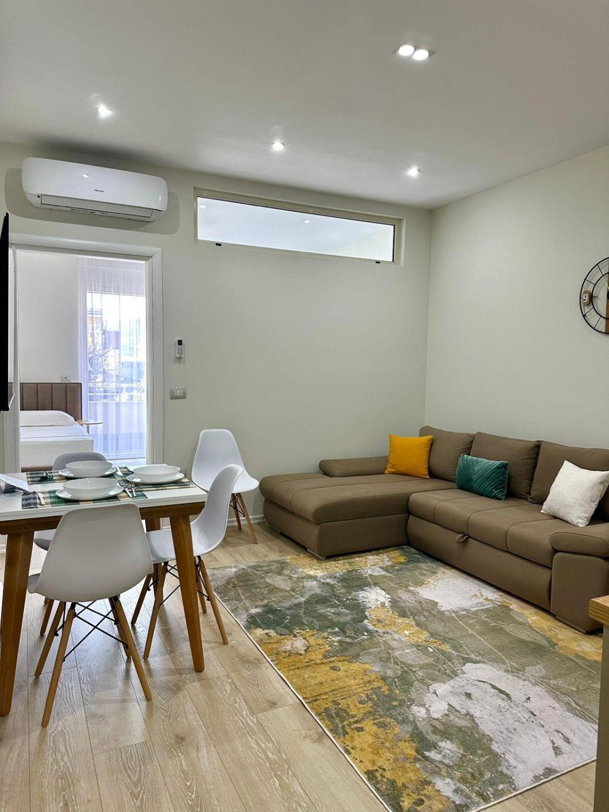 One-Bedroom Apartment photo 1