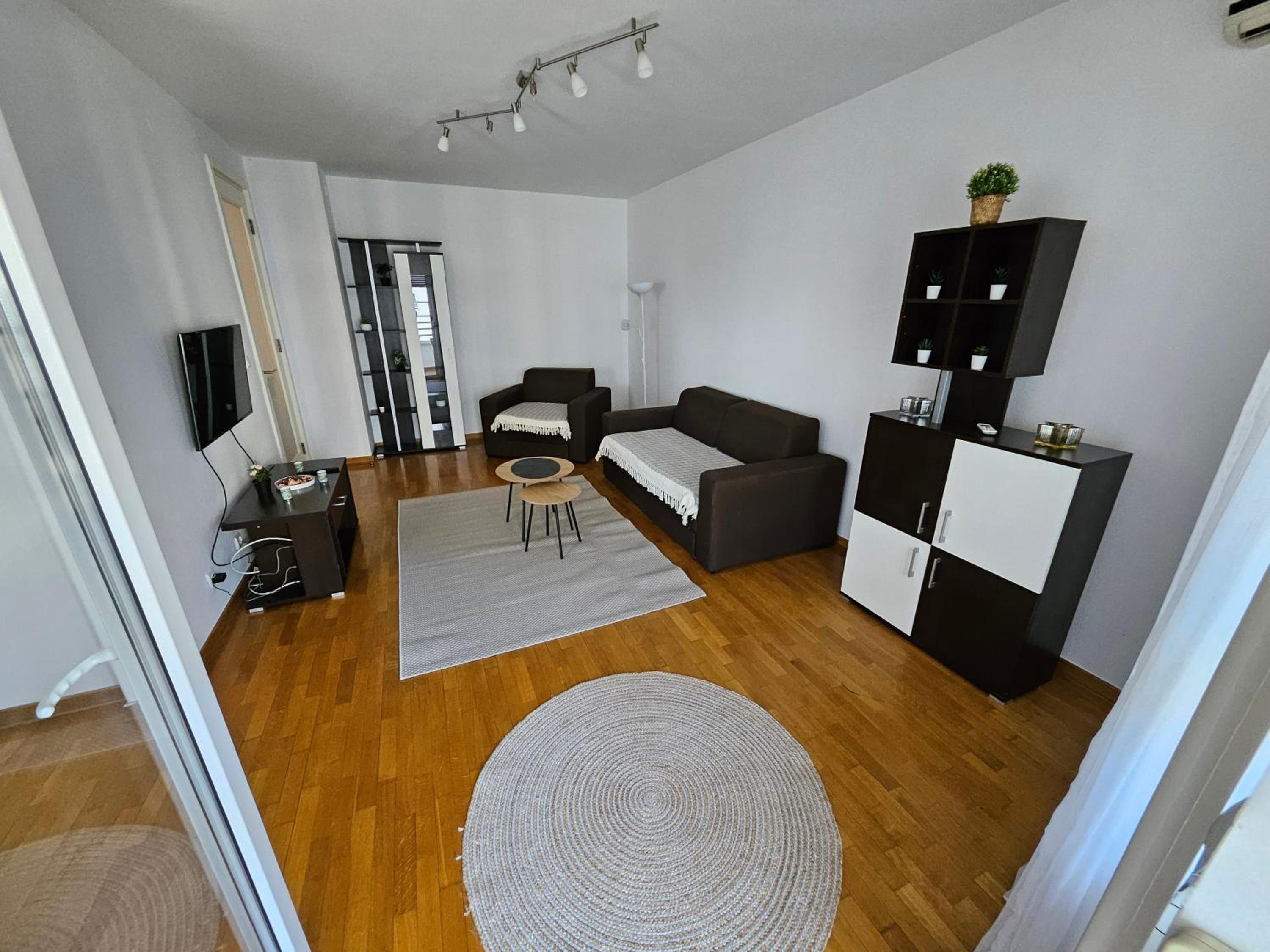 One-Bedroom Apartment photo 2