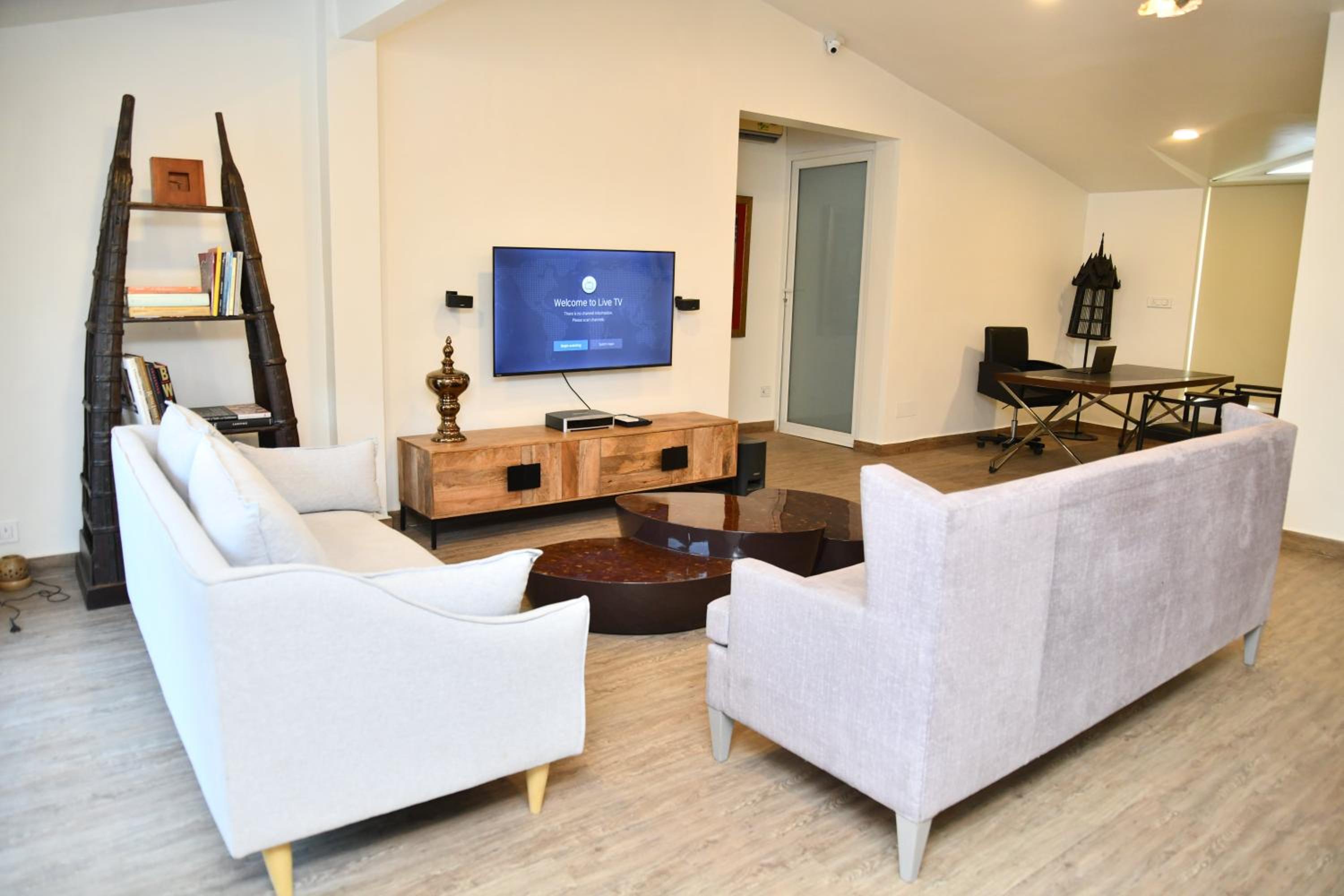 Villa photo 1