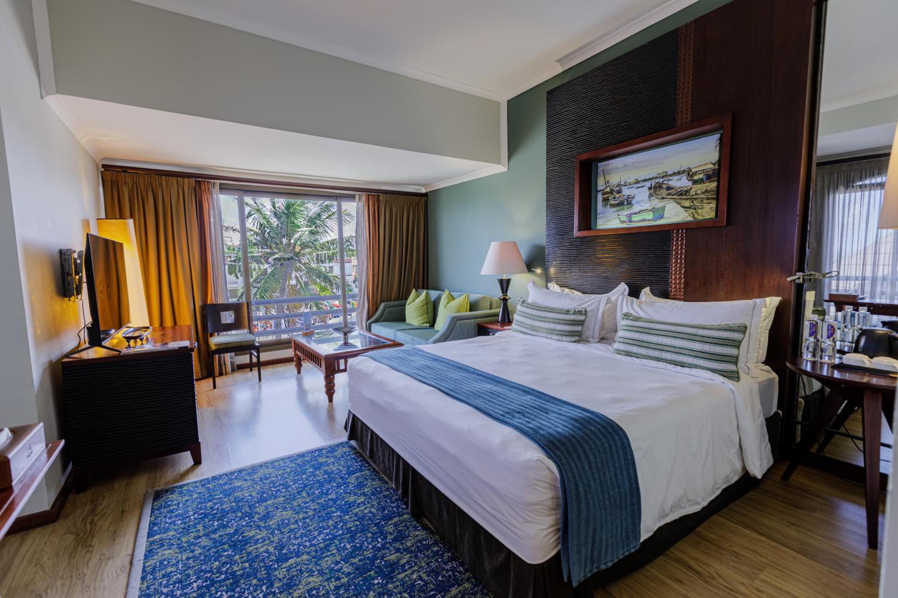 Deluxe Room with City View - Photo 1