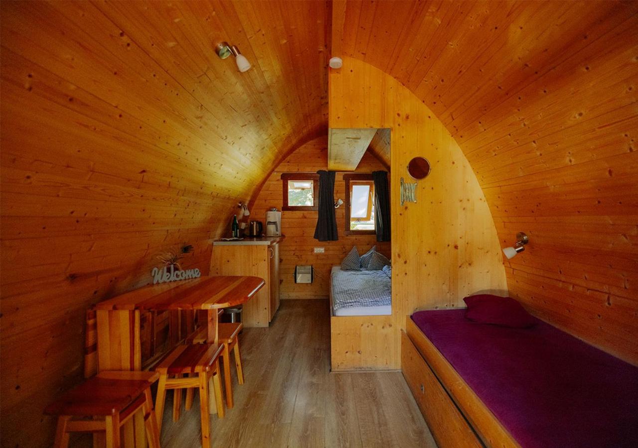 Family Wood Lodge with shared bathroom  photo 1