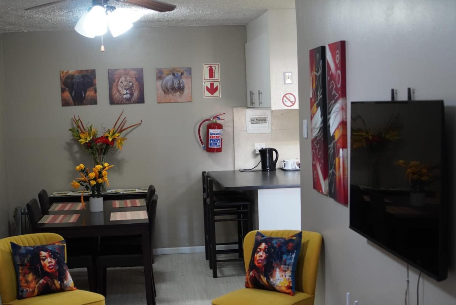 Family Room - Photo 10