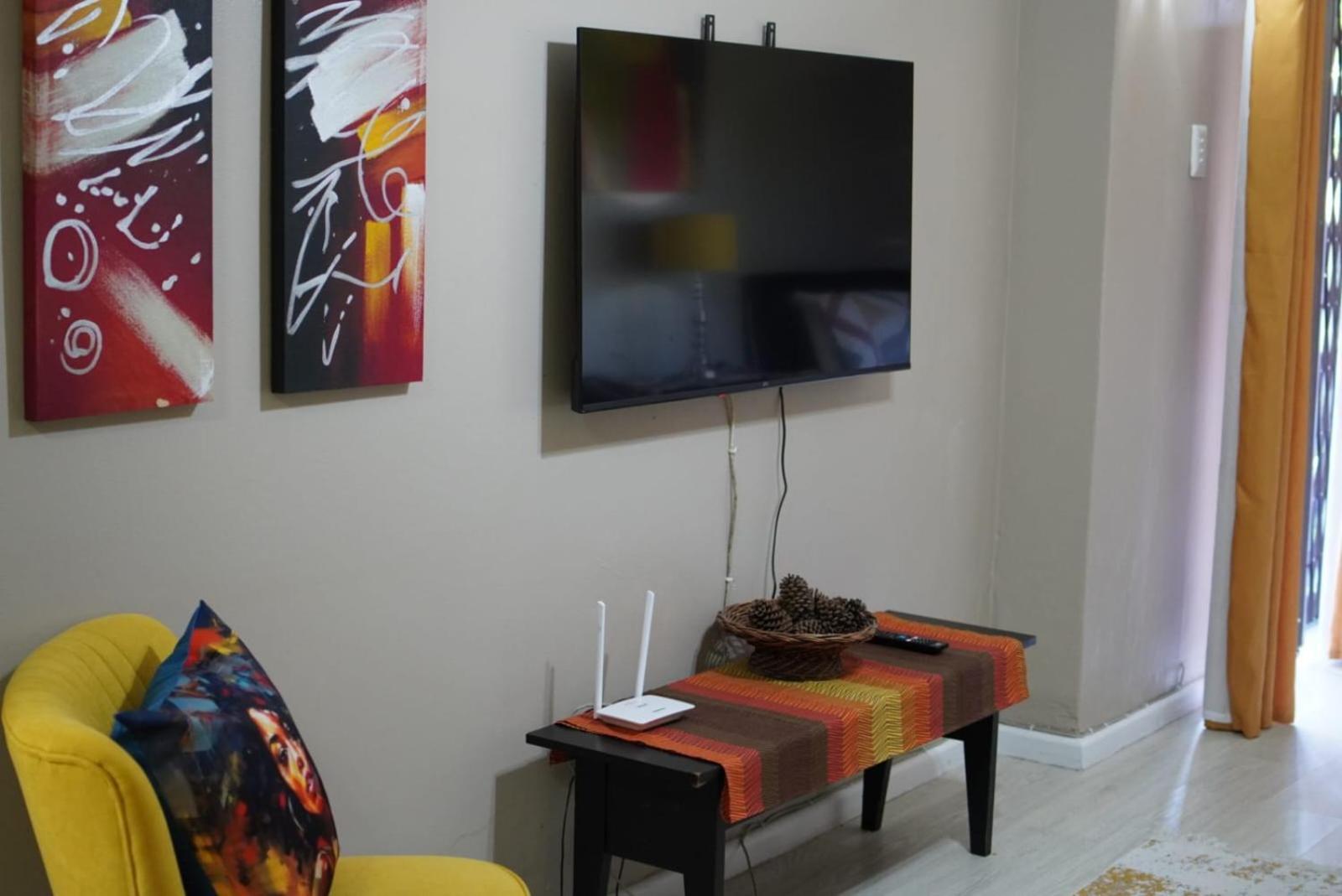 Family Room - Photo 19