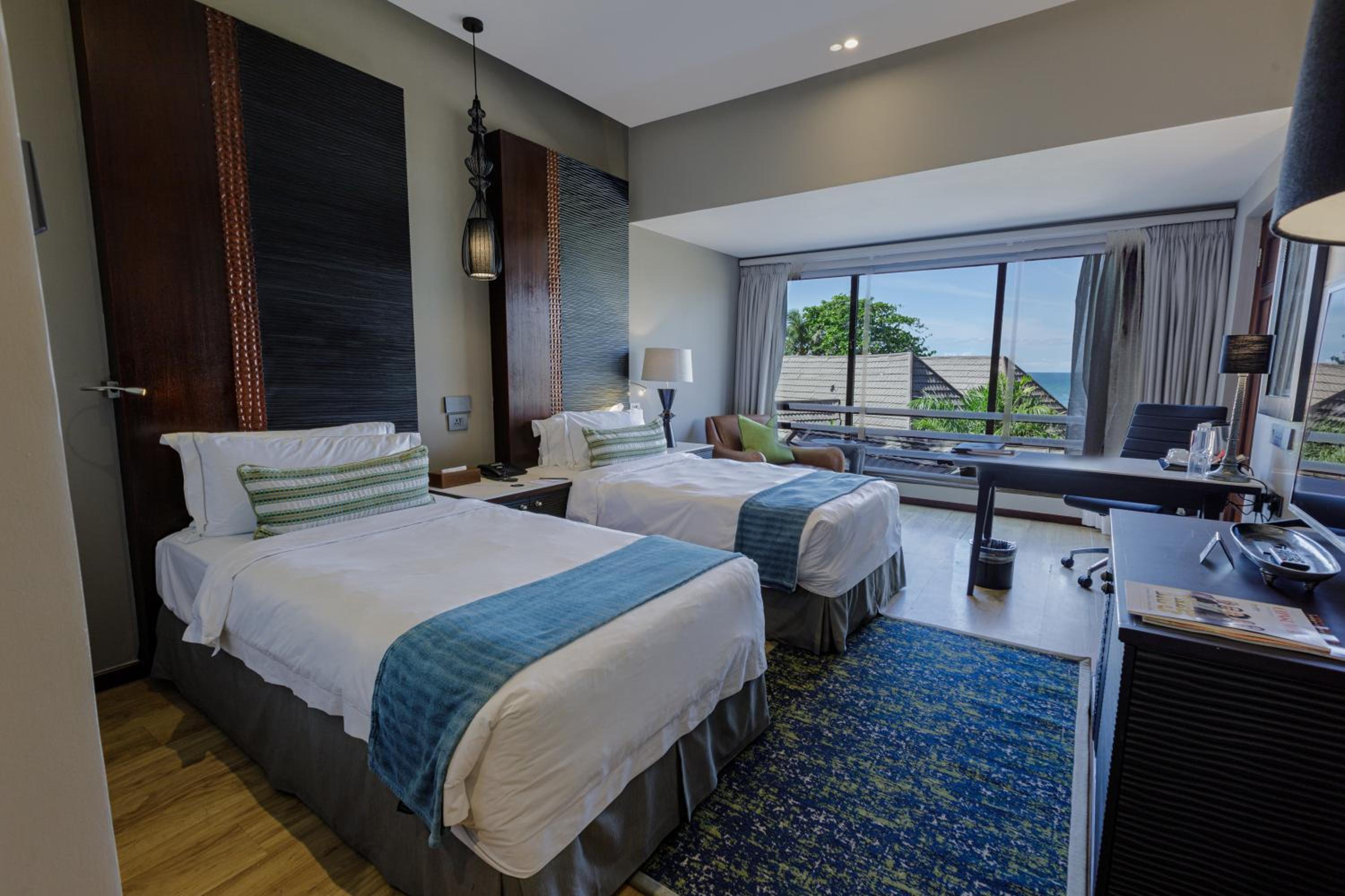 Deluxe Twin Room with Sea View - Photo 1