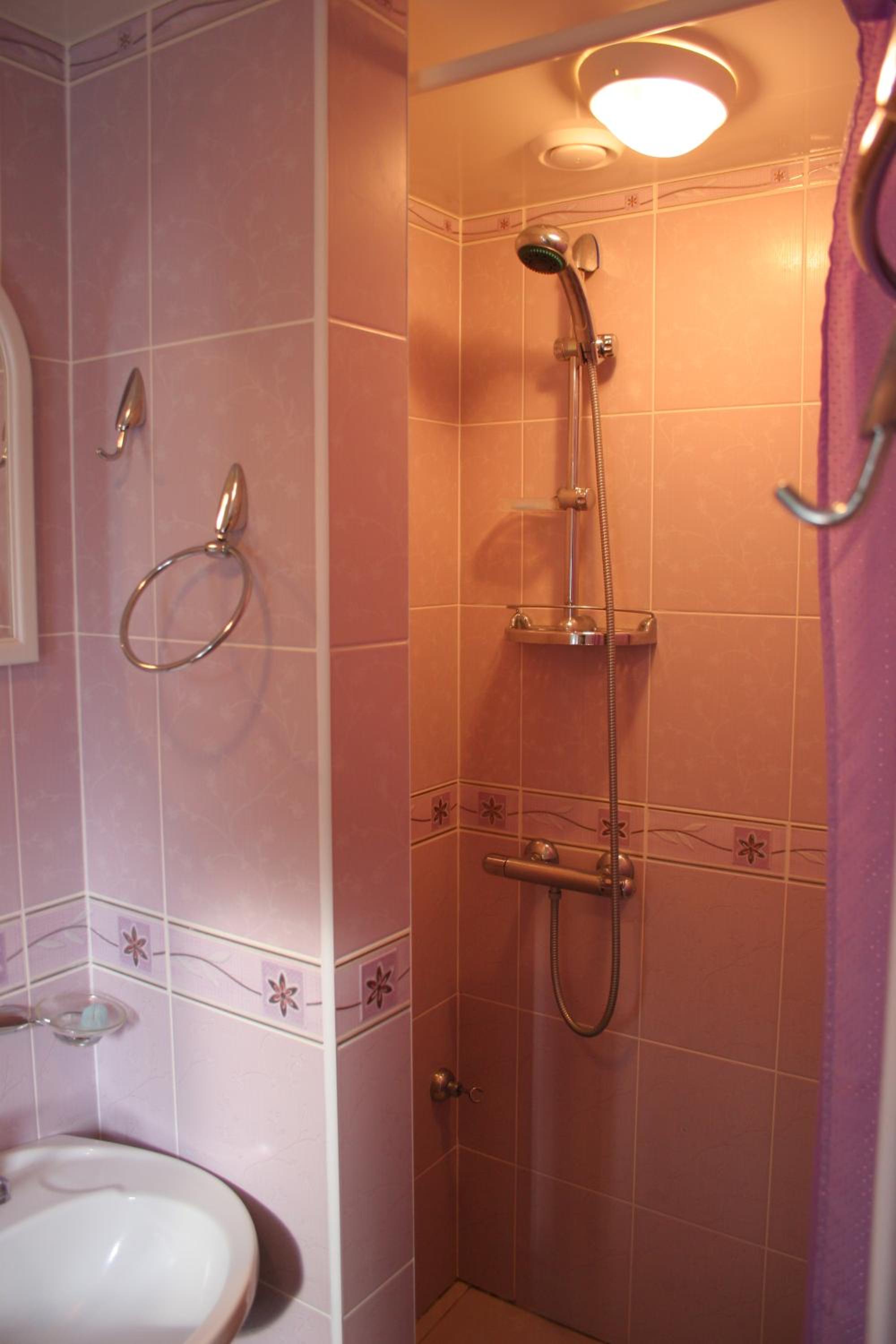 Studio with Kitchenette - Photo 5