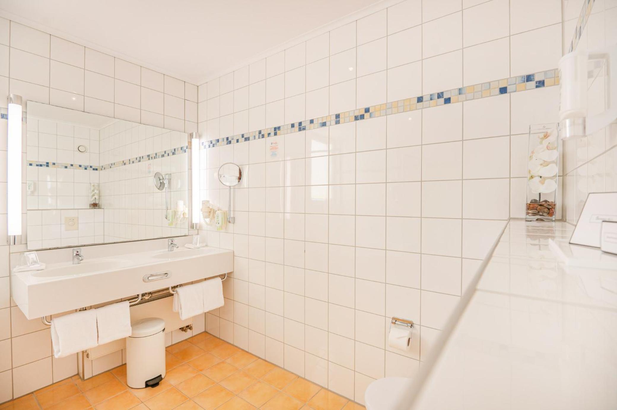 Suite - Photo 5